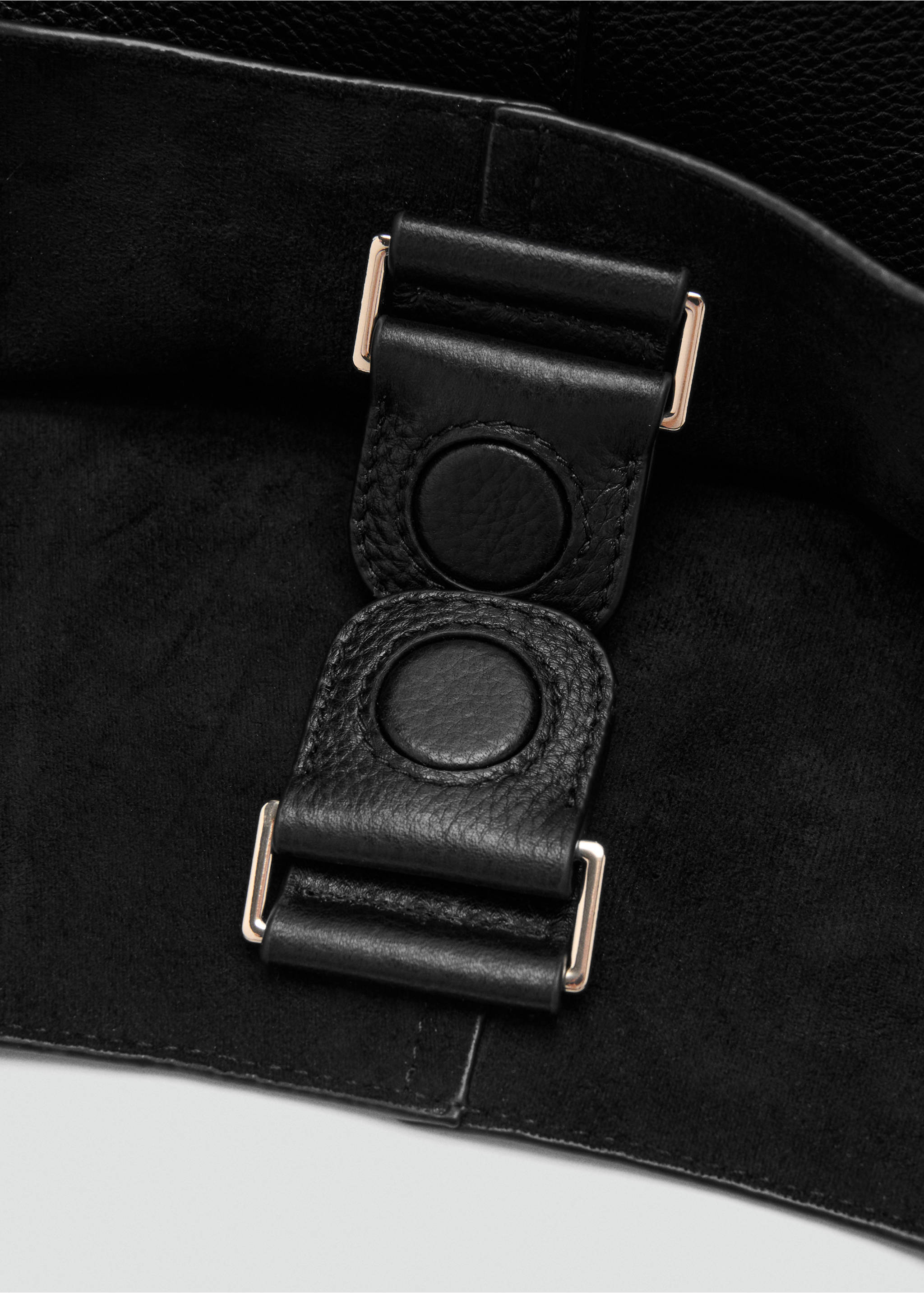 Stitched leather shoulder bag - Details of the article 2, Black. Ref: 27014790-00.