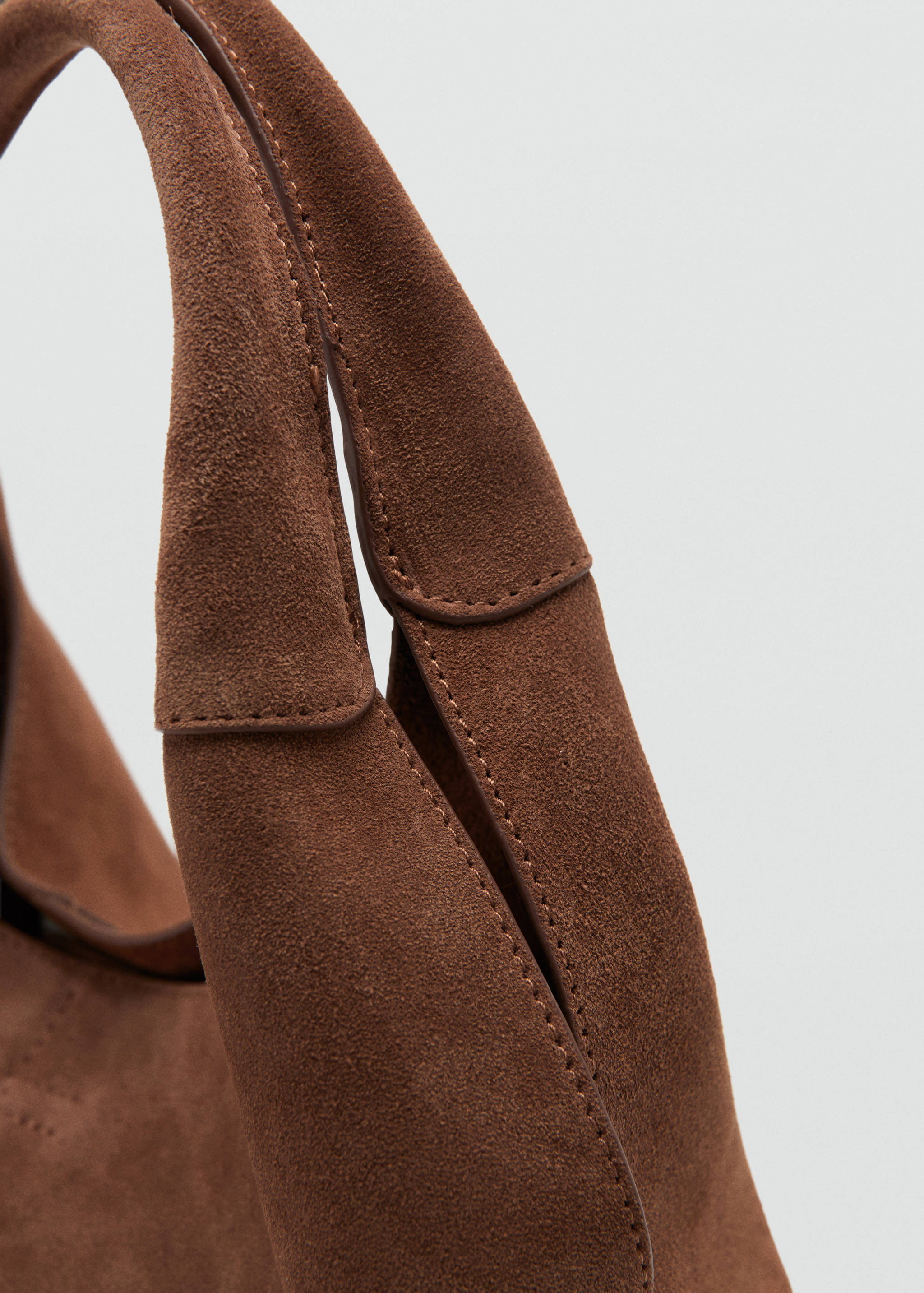 Suede shoulder bag with stitching - Details of the article 2
