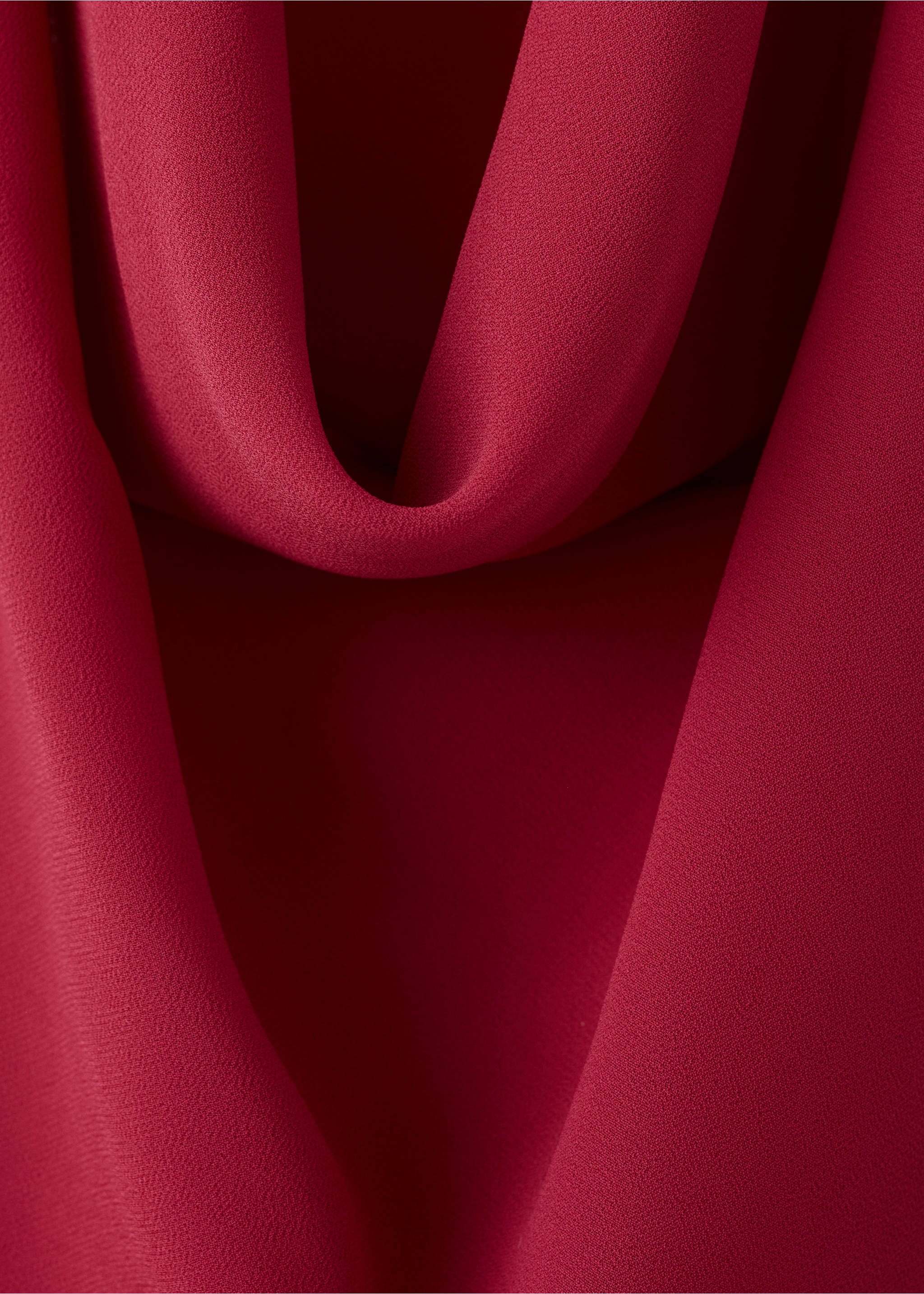 Halter-neck open-back dress - Details of the article 8, Red. Ref: 27015813-00.