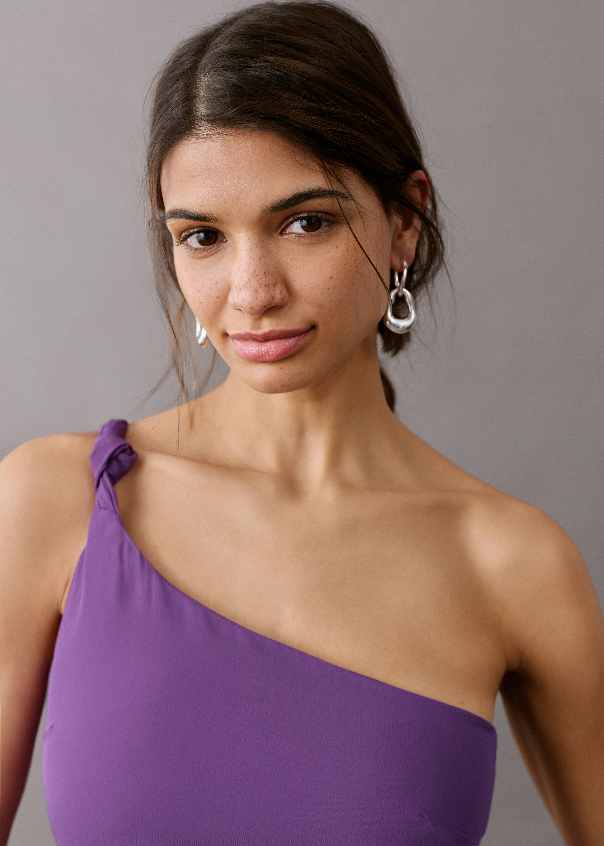 Asymmetric dress with knot detail - Details of the article 1