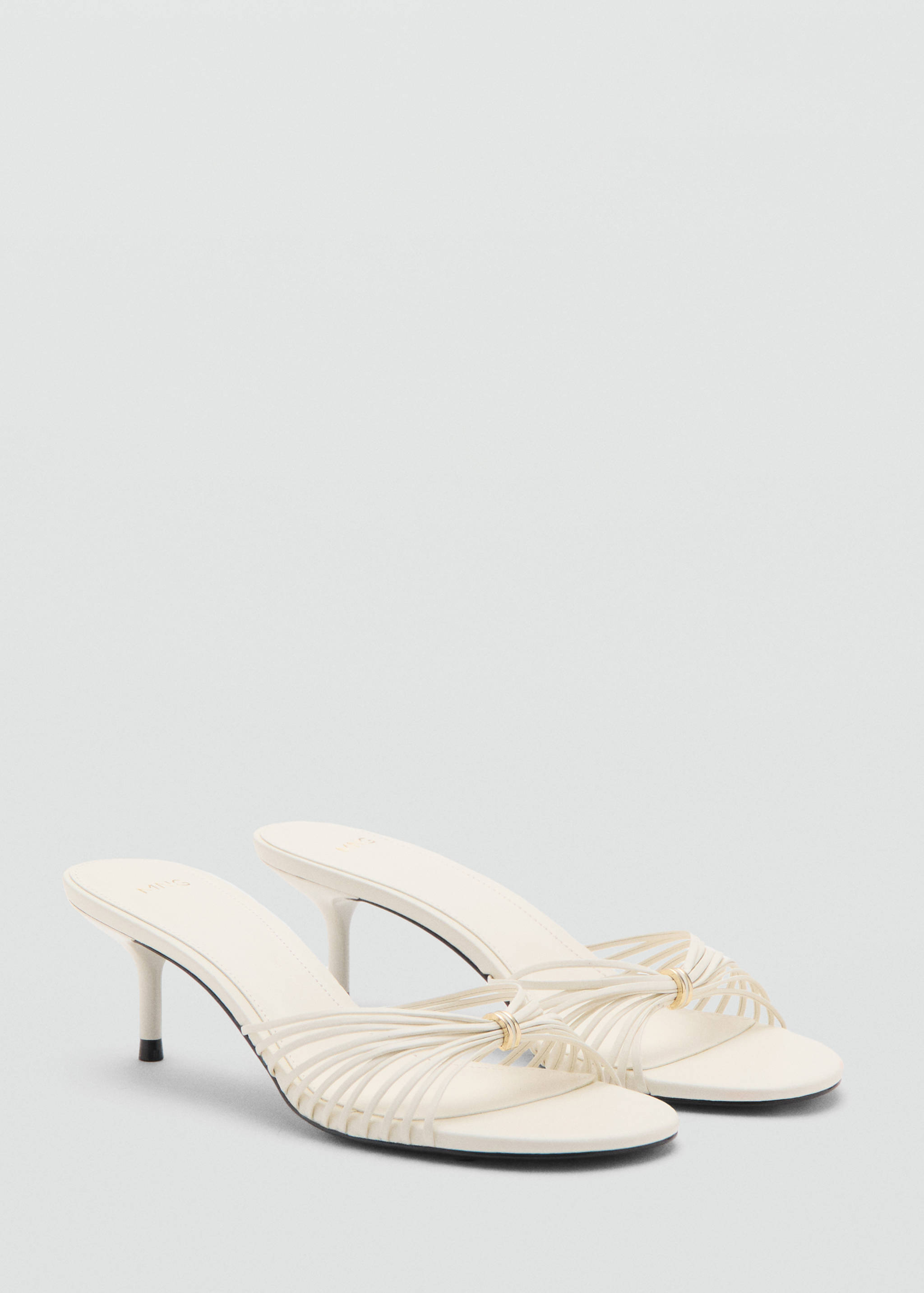 Sandales talon à brides - Plan moyen