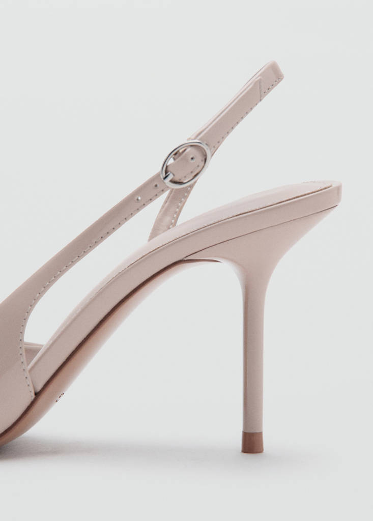 High-heeled shoes with pointed toe and bow — Nude