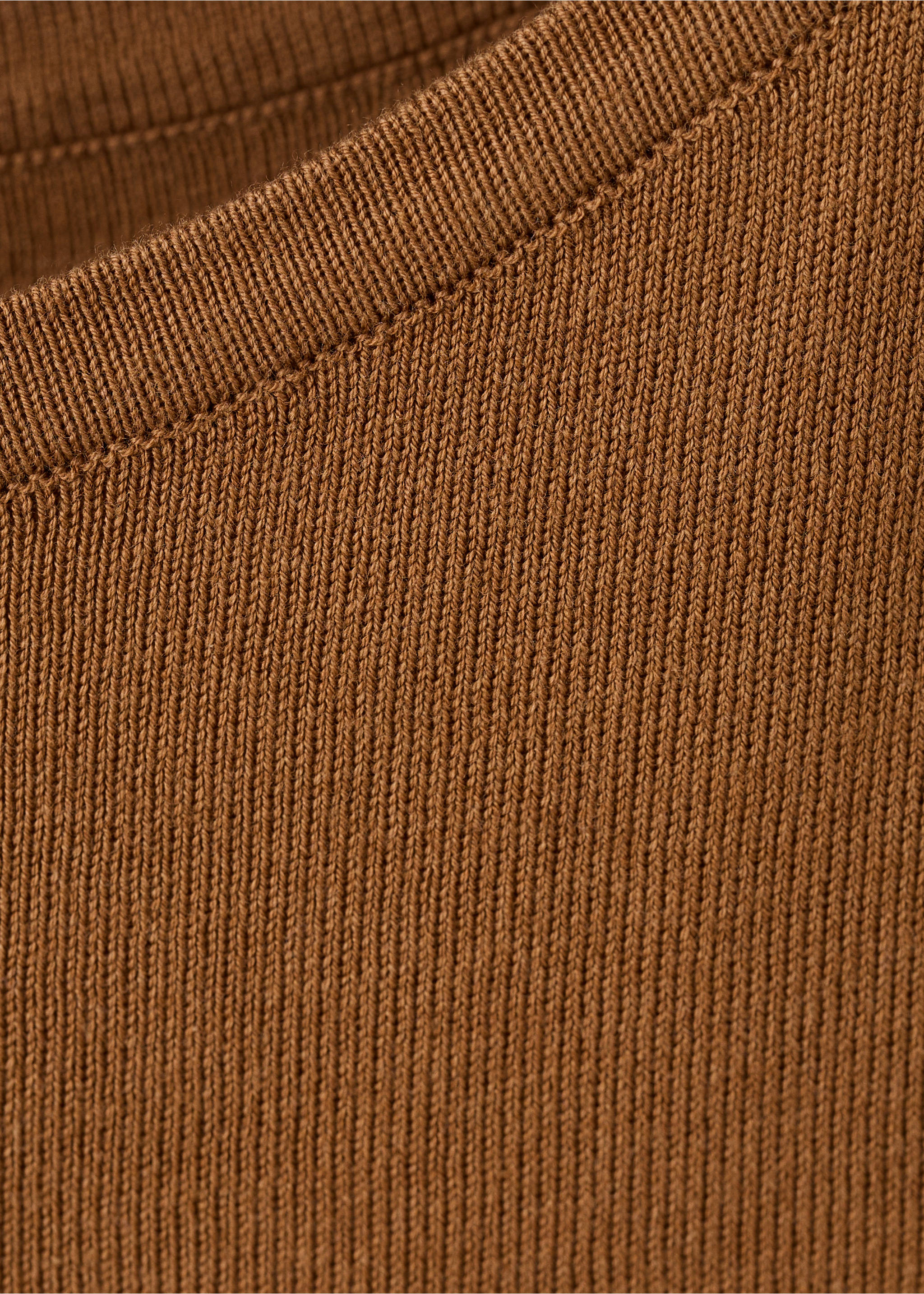 Fine-knit top - Details of the article 8, Caramel. Ref: 27015821-00.