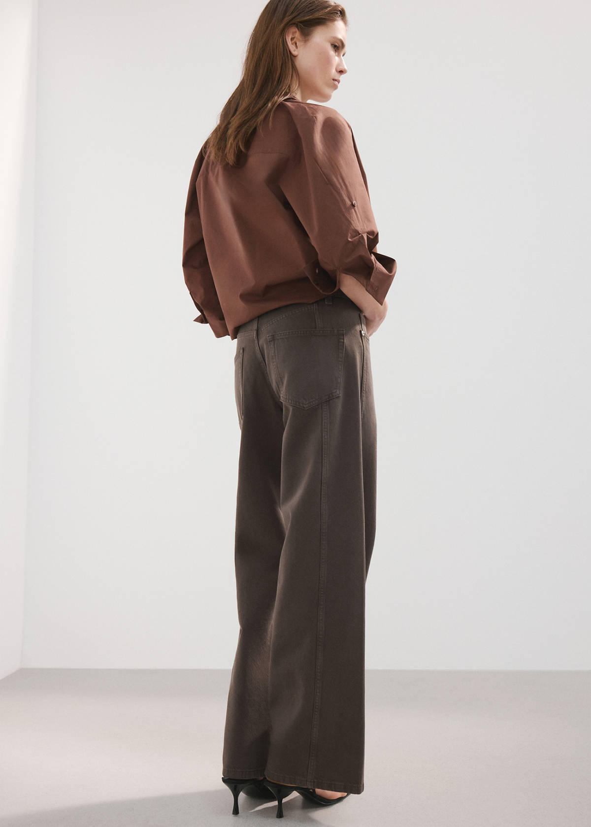 Wide leg jeans with belt — Chocolate