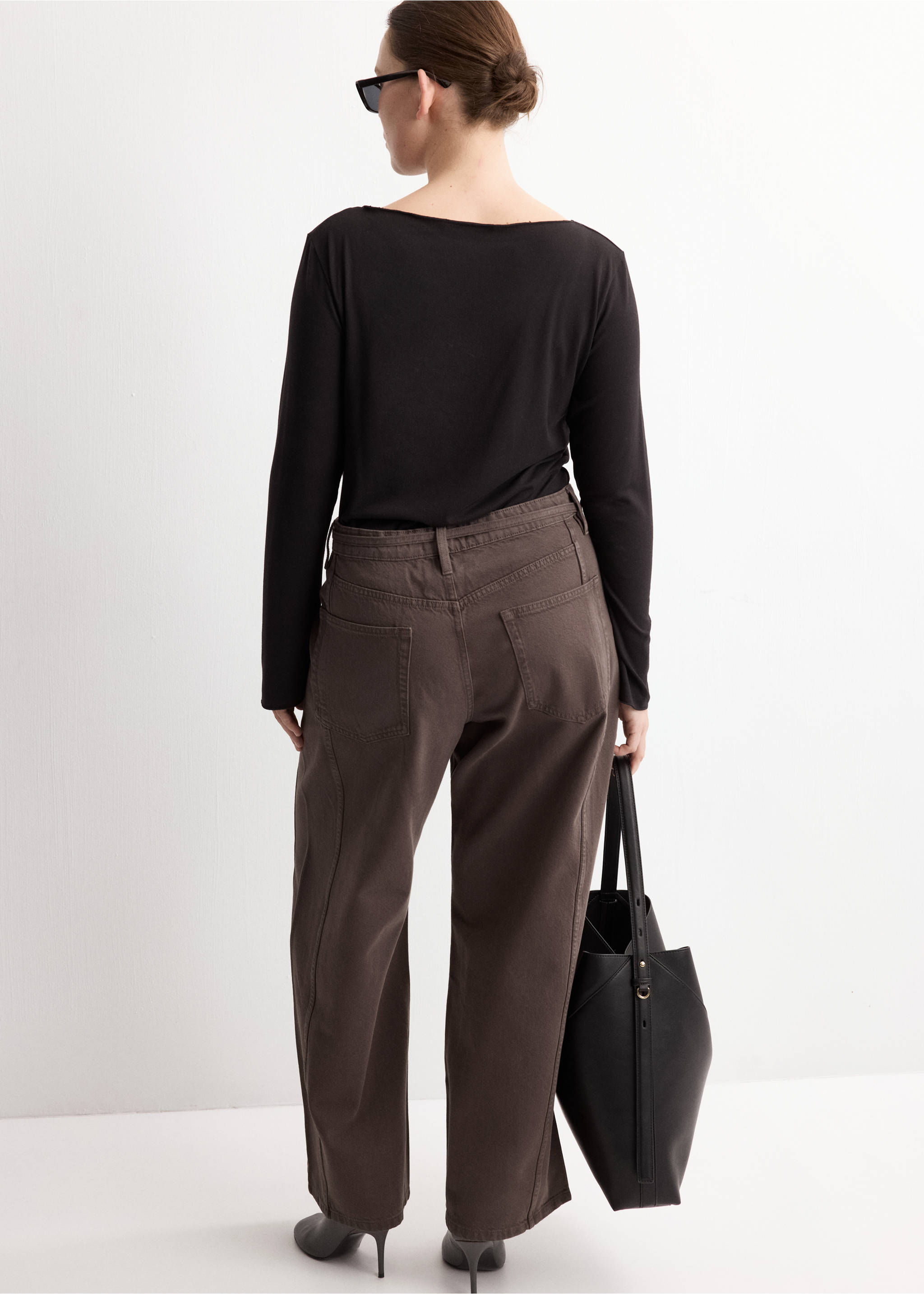 Wide-leg jeans with drawstring - Details of the article 4, Chocolate. Ref: 27015825-00.