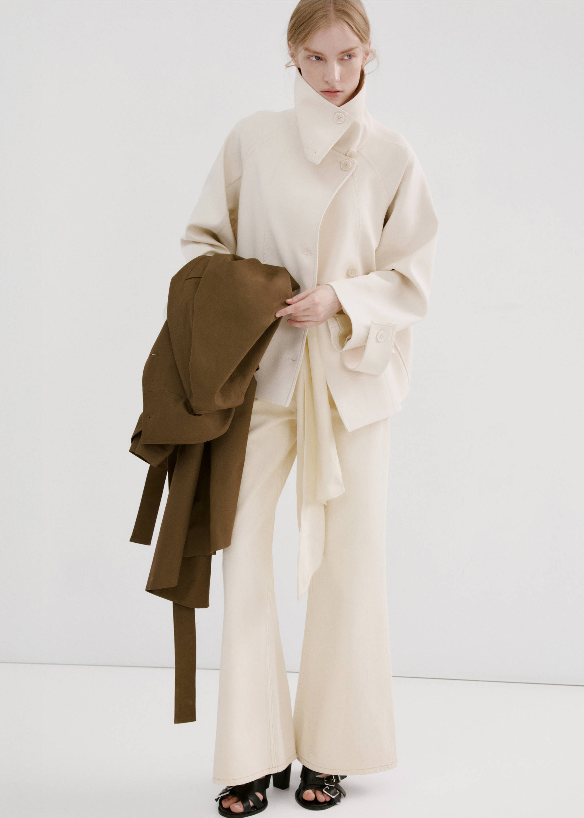 Jean flare taille mi-haute - Détail de l'article 1, Écru. Ref: 27015826-00.