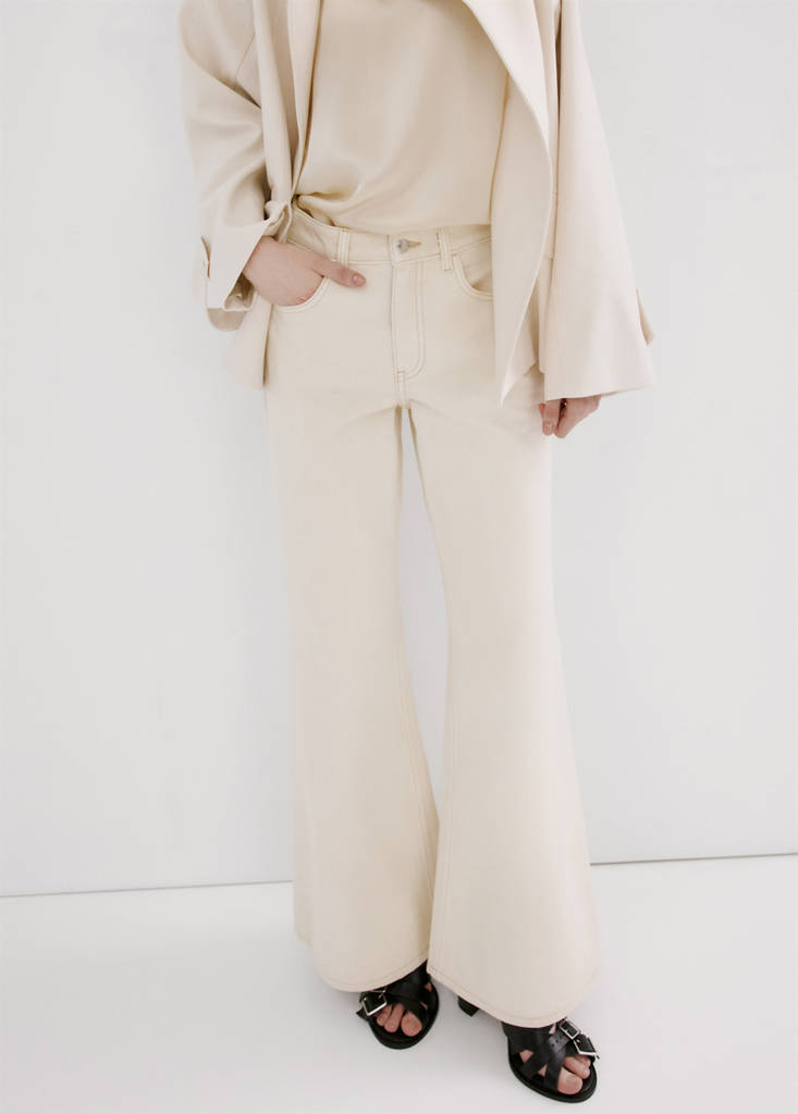 Mid-rise flared jeans — Ecru
