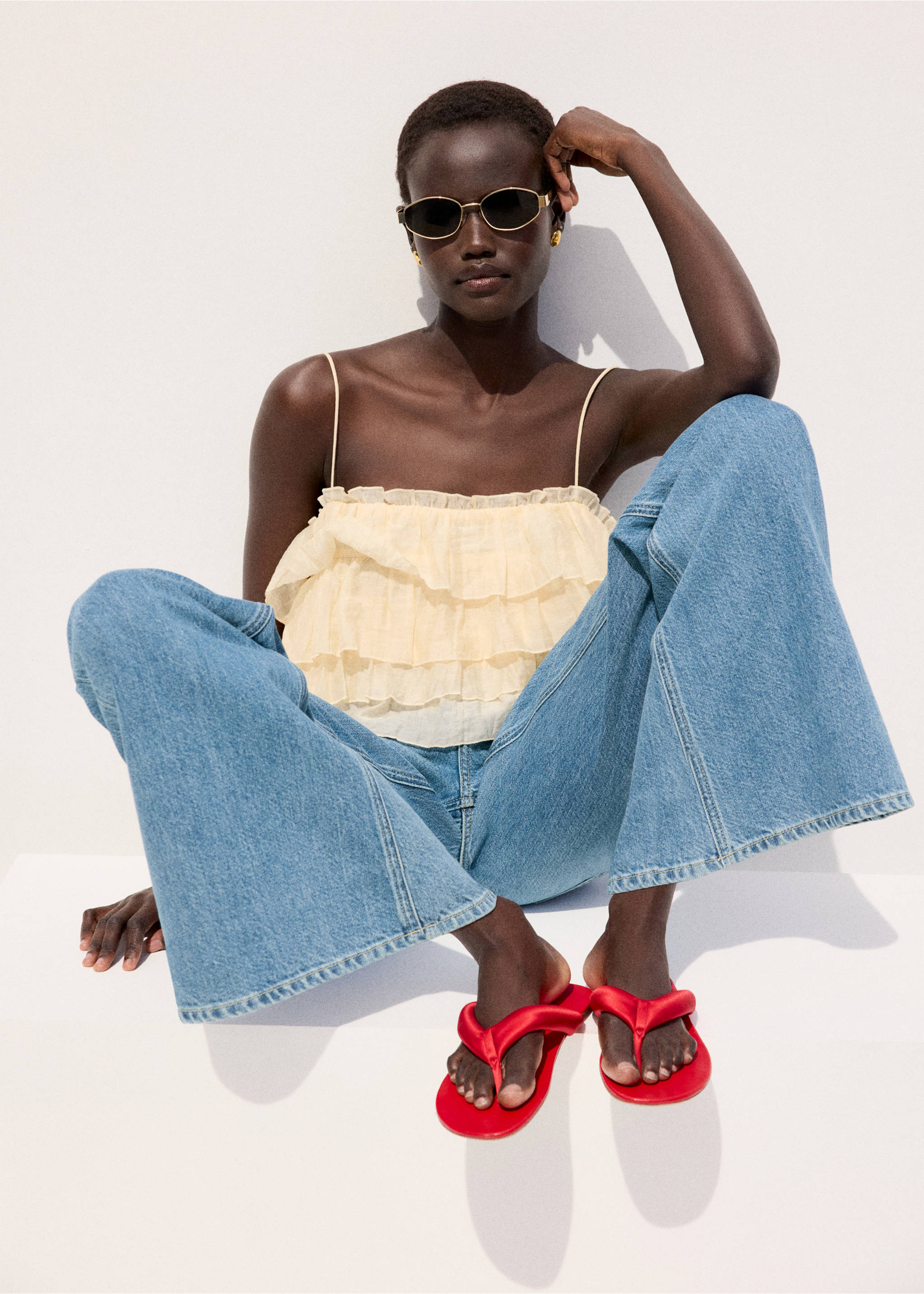 Mid-rise flared jeans - Details of the article 2, Medium Blue. Ref: 27015827-00.