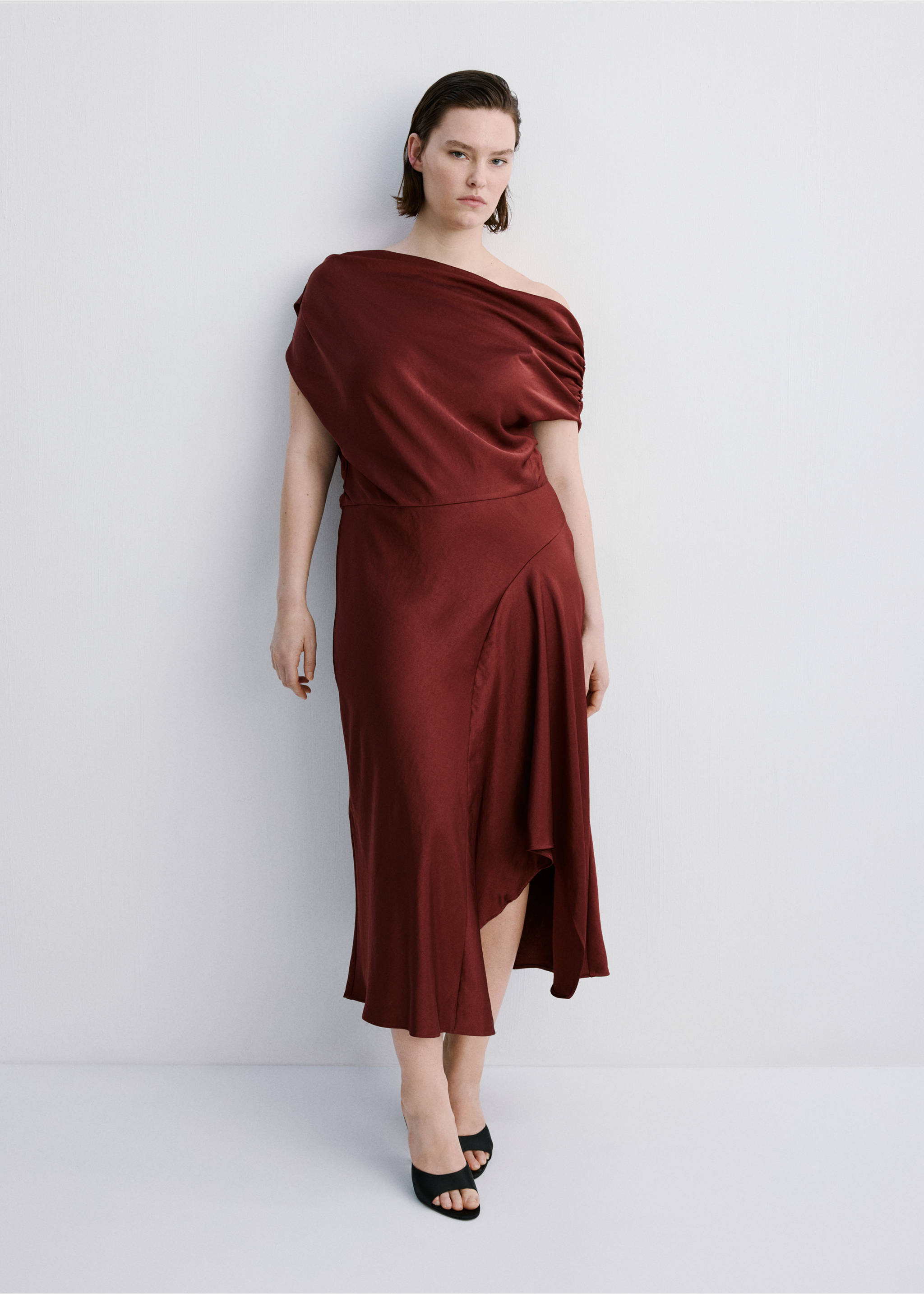 Vestit asimètric evasé - Detall de l'article 3, Bordeus. Ref: 27015828-00.