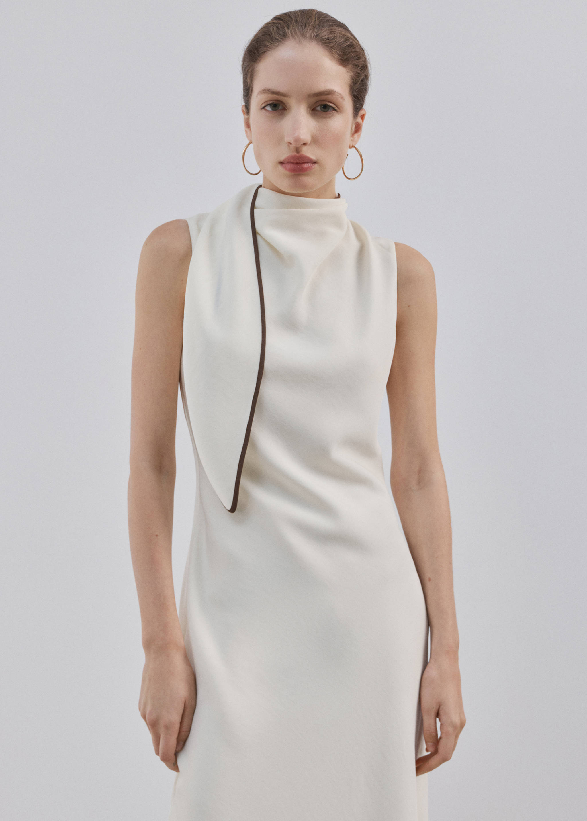 Kleid mit Schaldetail - Mittlere Ansicht