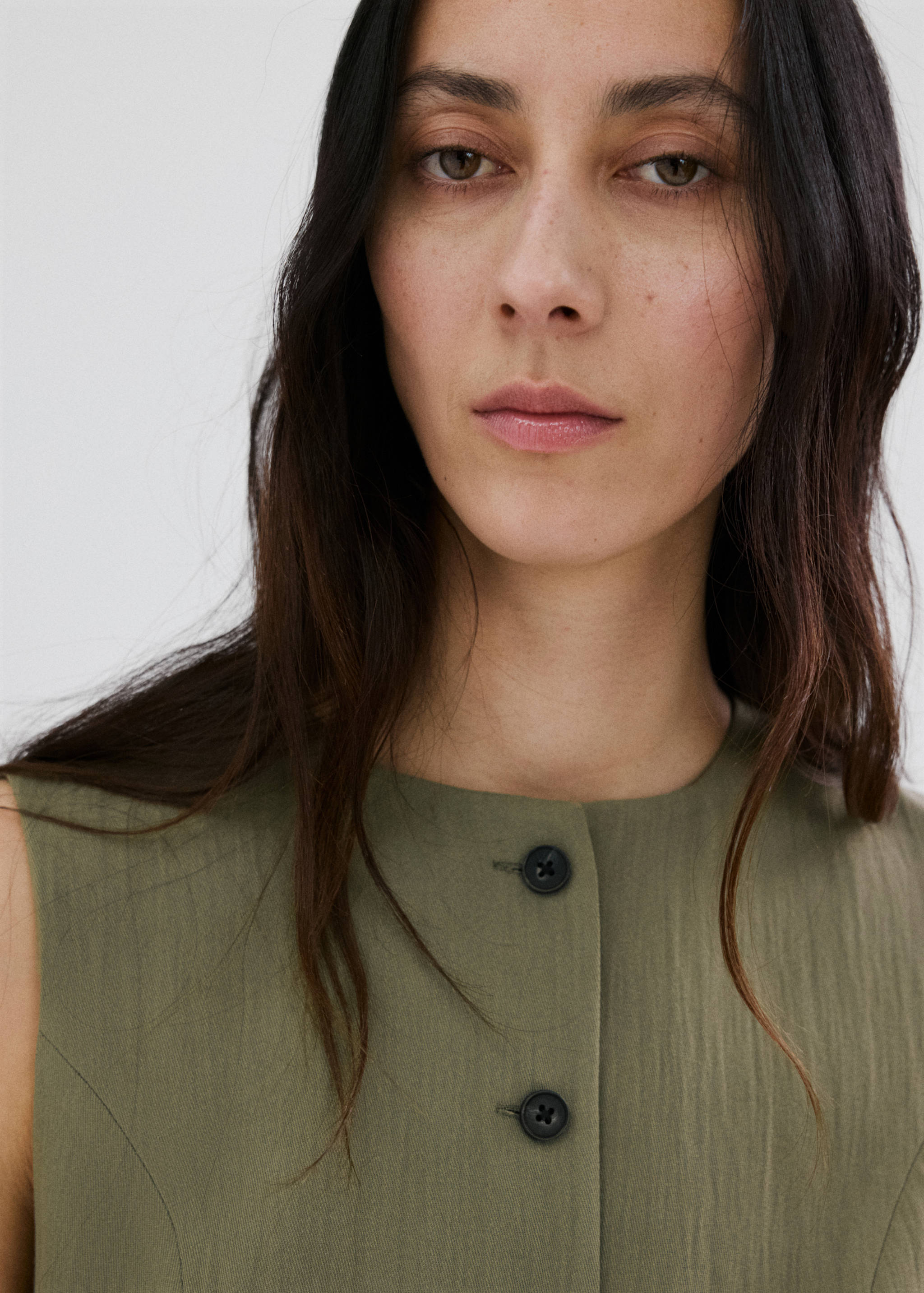 Short buttoned dress - Details of the article 1