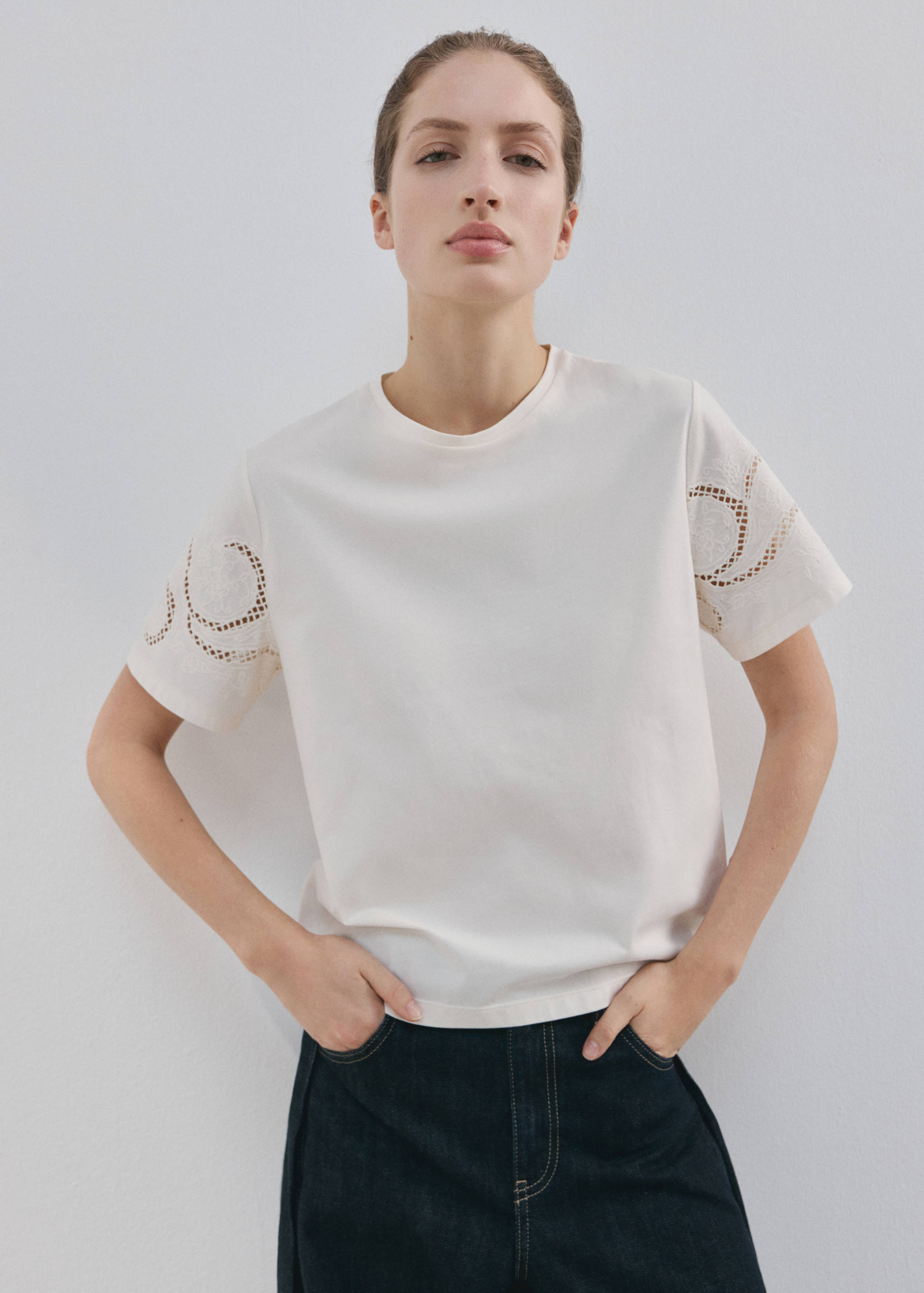 Camiseta algodón calados bordados - Plano medio