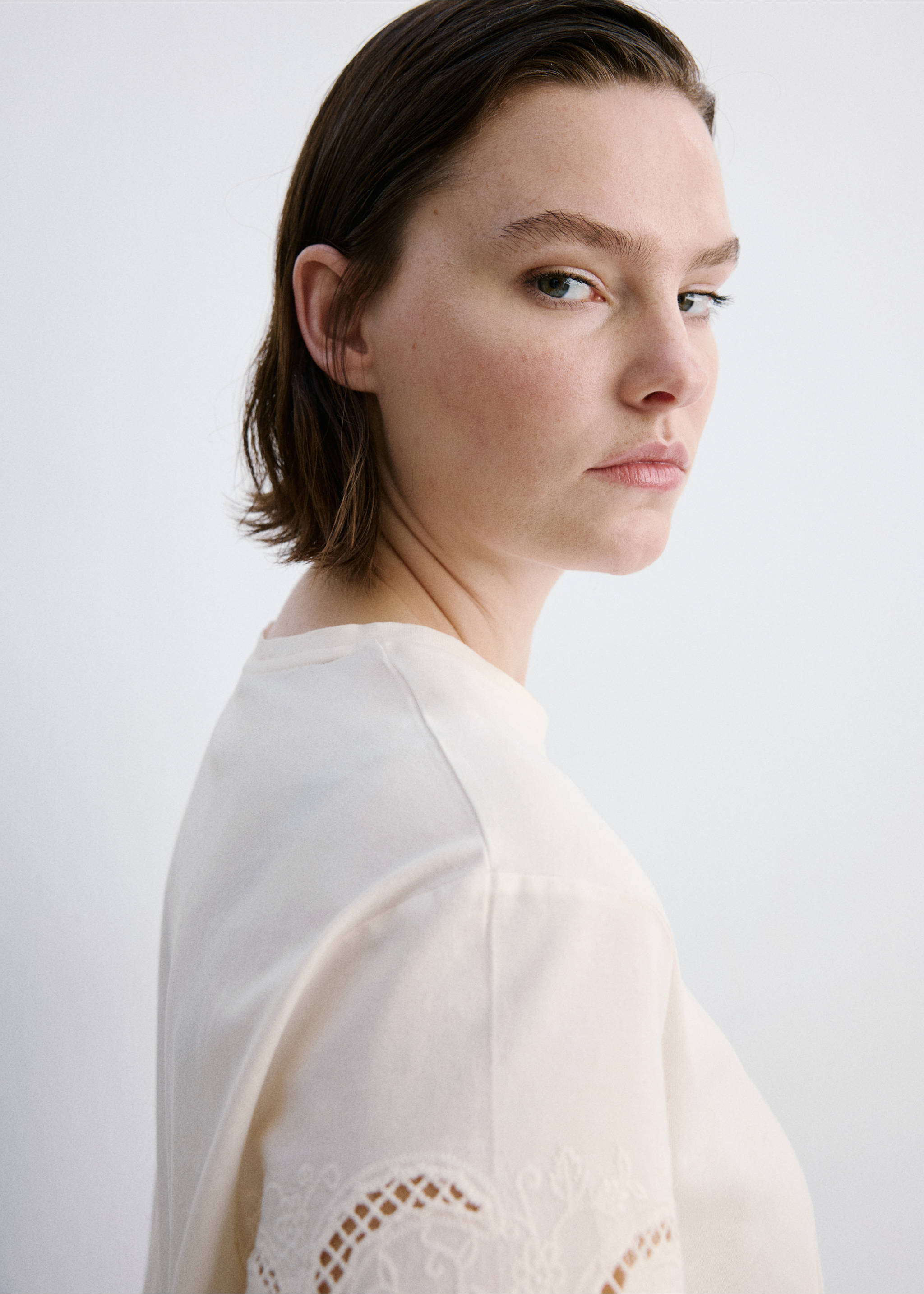 Camiseta algodón calados bordados - Detalle del artículo 4, Crudo. Ref: 27015833-00.