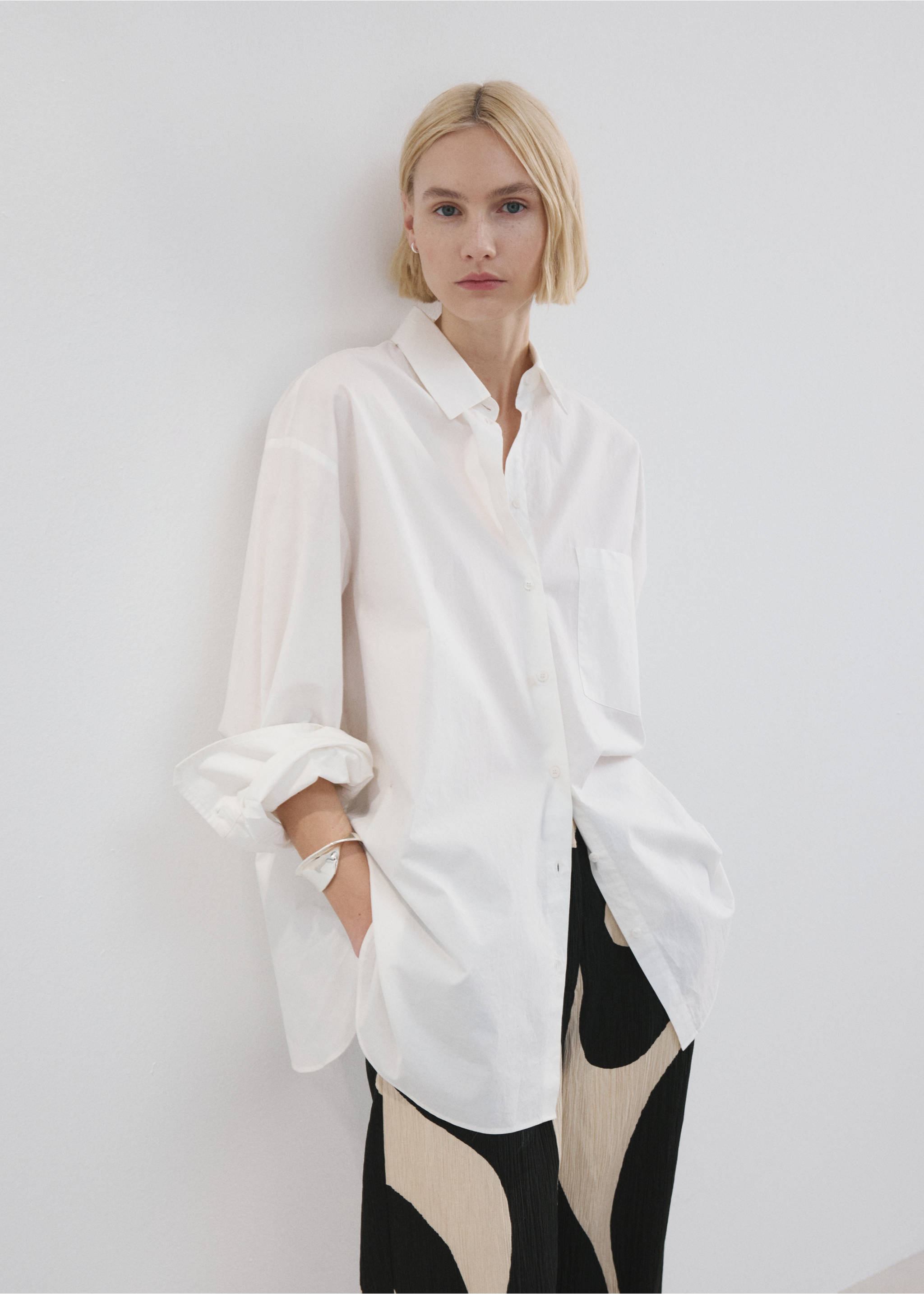 Прямые брюки с принтом - Деталь изделия 1, Черный. Ref: 27015834-01.