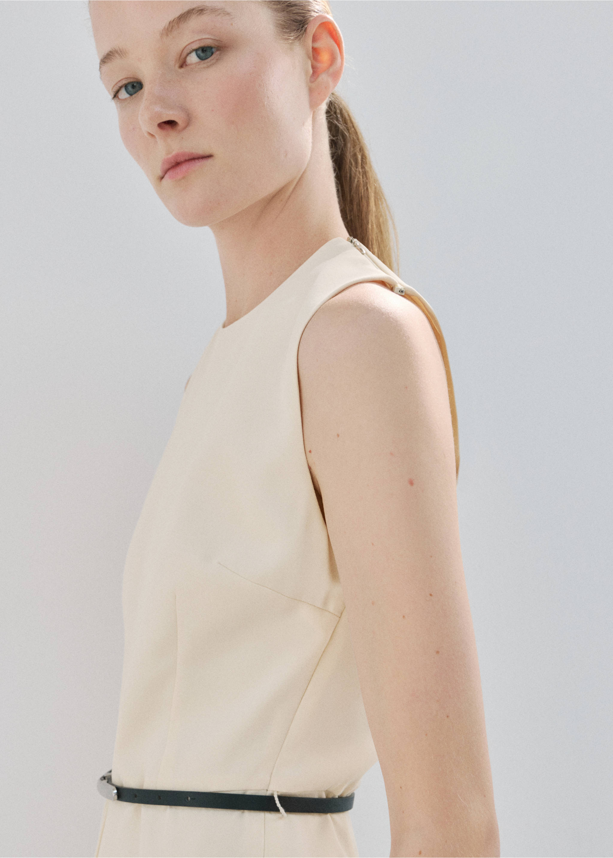 Open-back belted jumpsuit - Details of the article 2, Vanilla. Ref: 27015836-00.