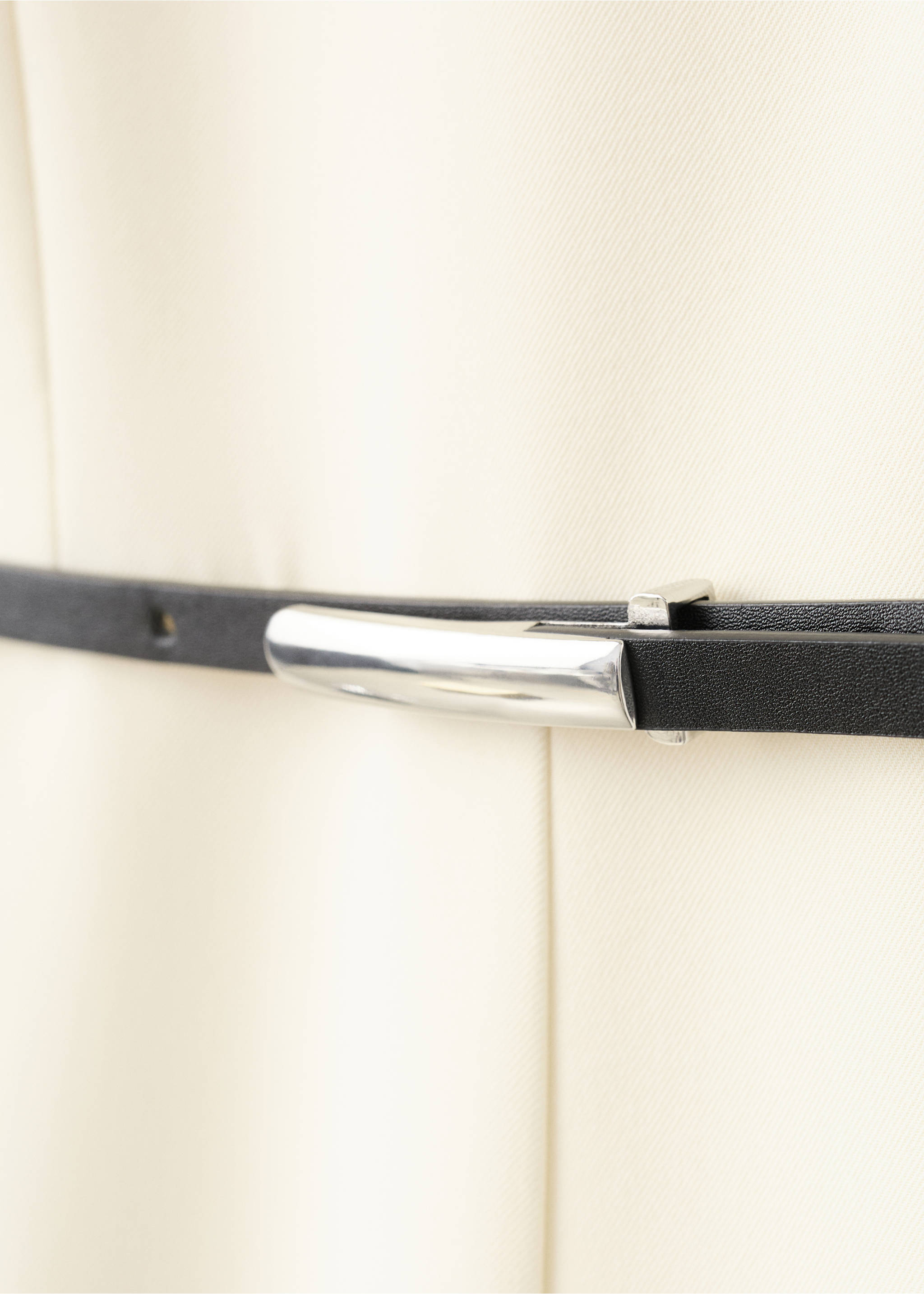 Open-back belted jumpsuit - Details of the article 8, Vanilla. Ref: 27015836-00.