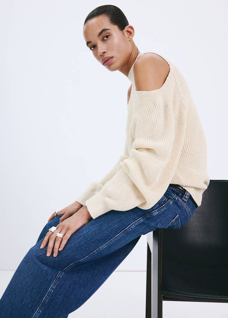 Off-the-shoulder knitted sweater — Ecru