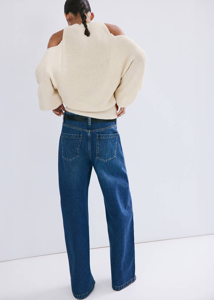 Off-the-shoulder knitted sweater — Ecru