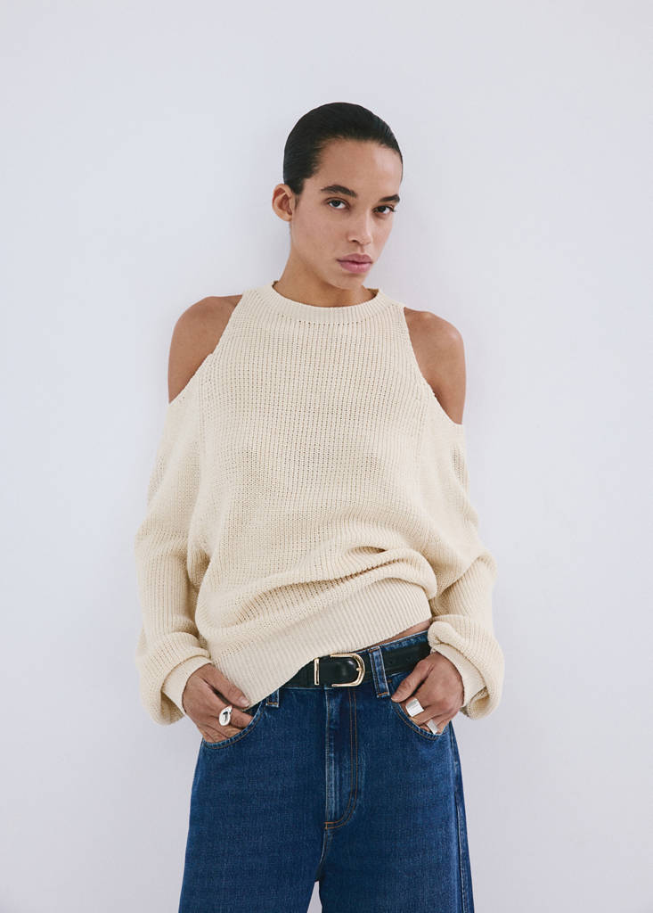 Off-the-shoulder knitted sweater — Ecru