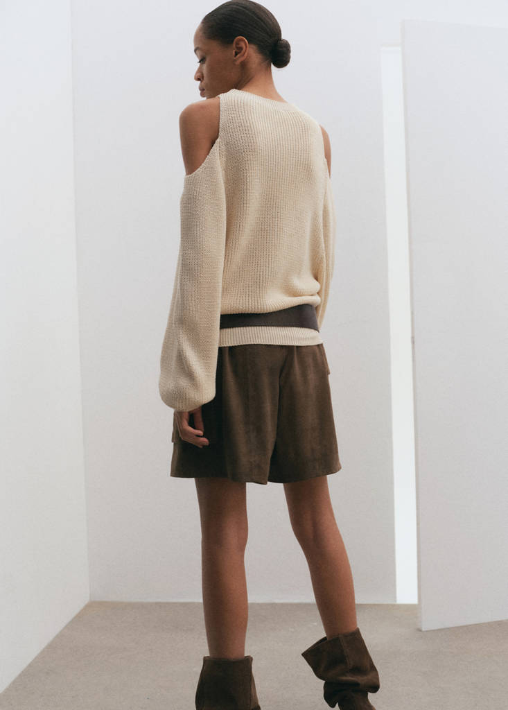 Off-the-shoulder knitted sweater — Ecru