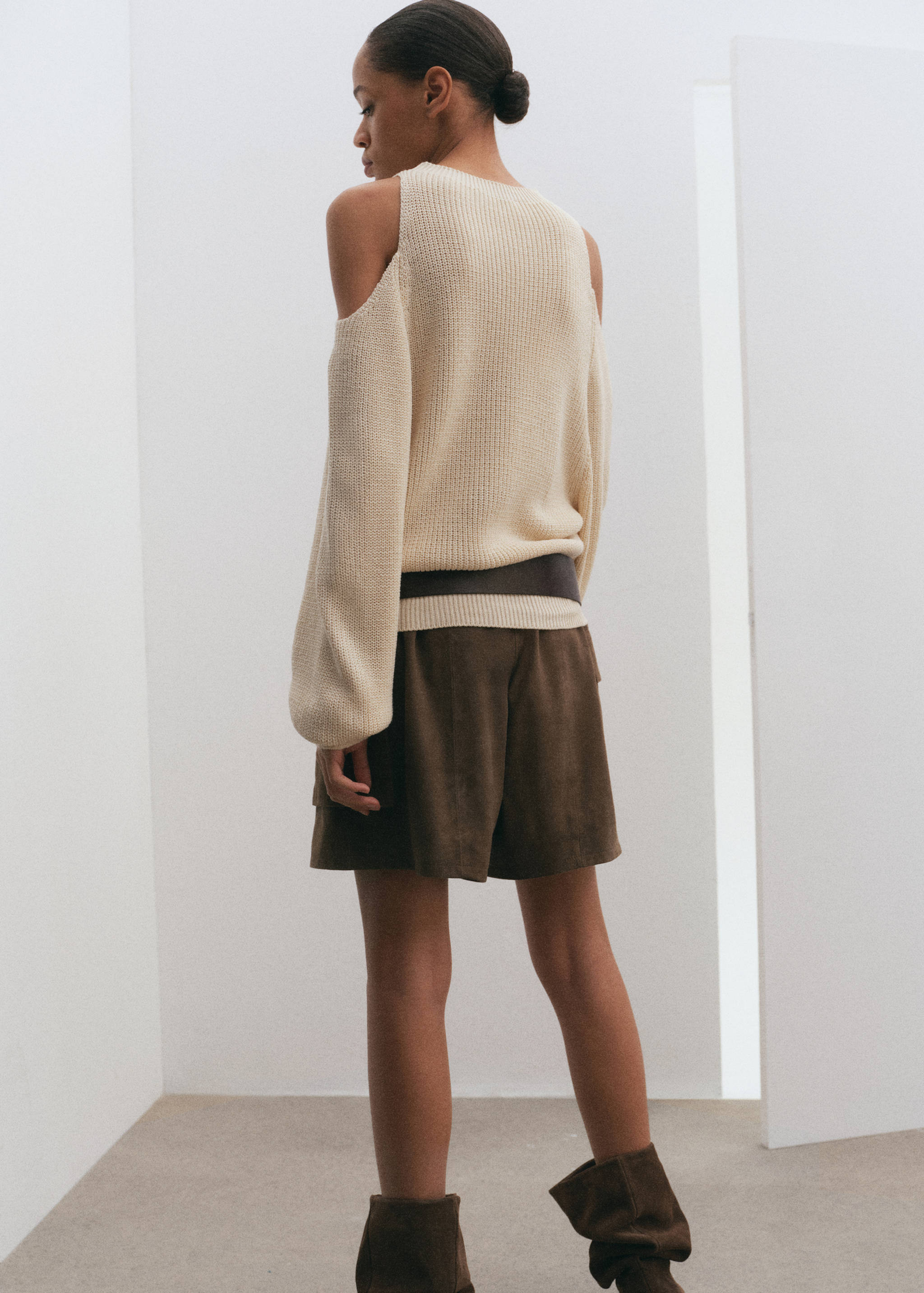 Off-the-shoulder knitted sweater - Reverse of the article