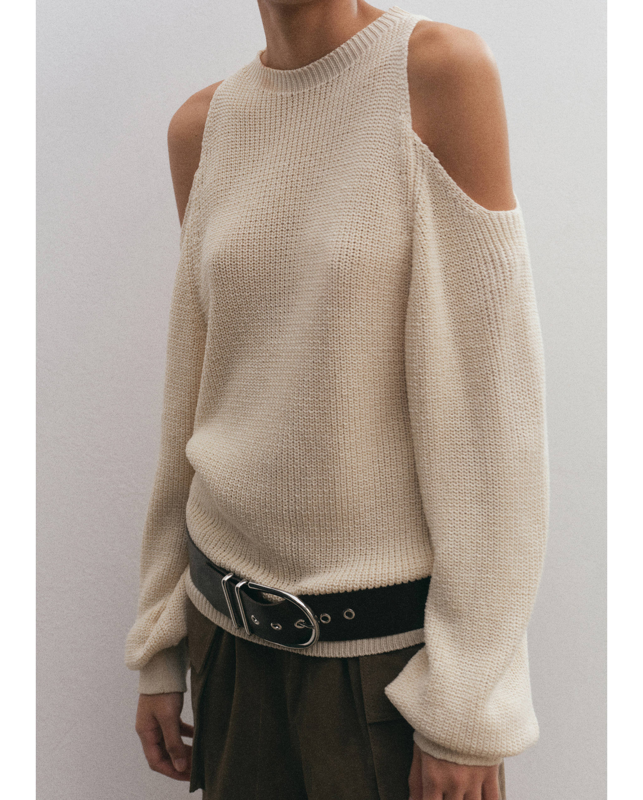 Off-the-shoulder knitted sweater - Details of the article 4
