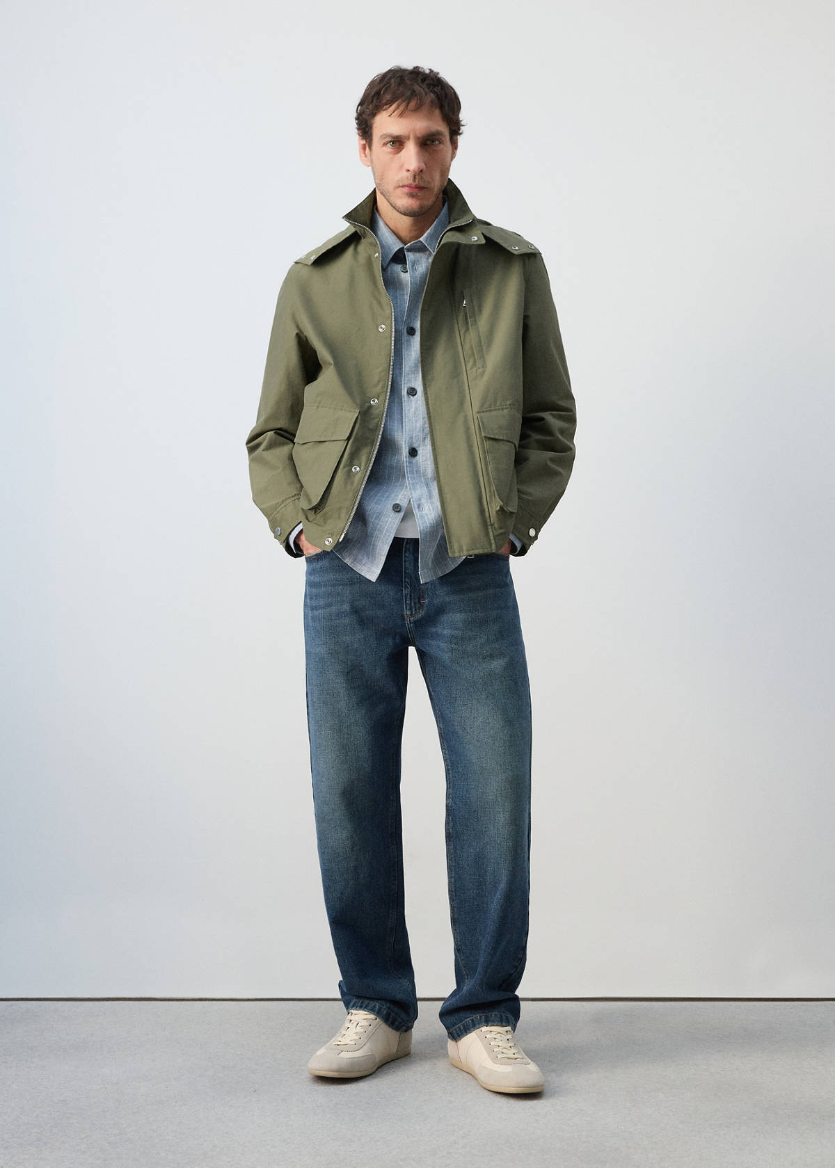 Water-repellent bomber jacket with detachable hood — Green