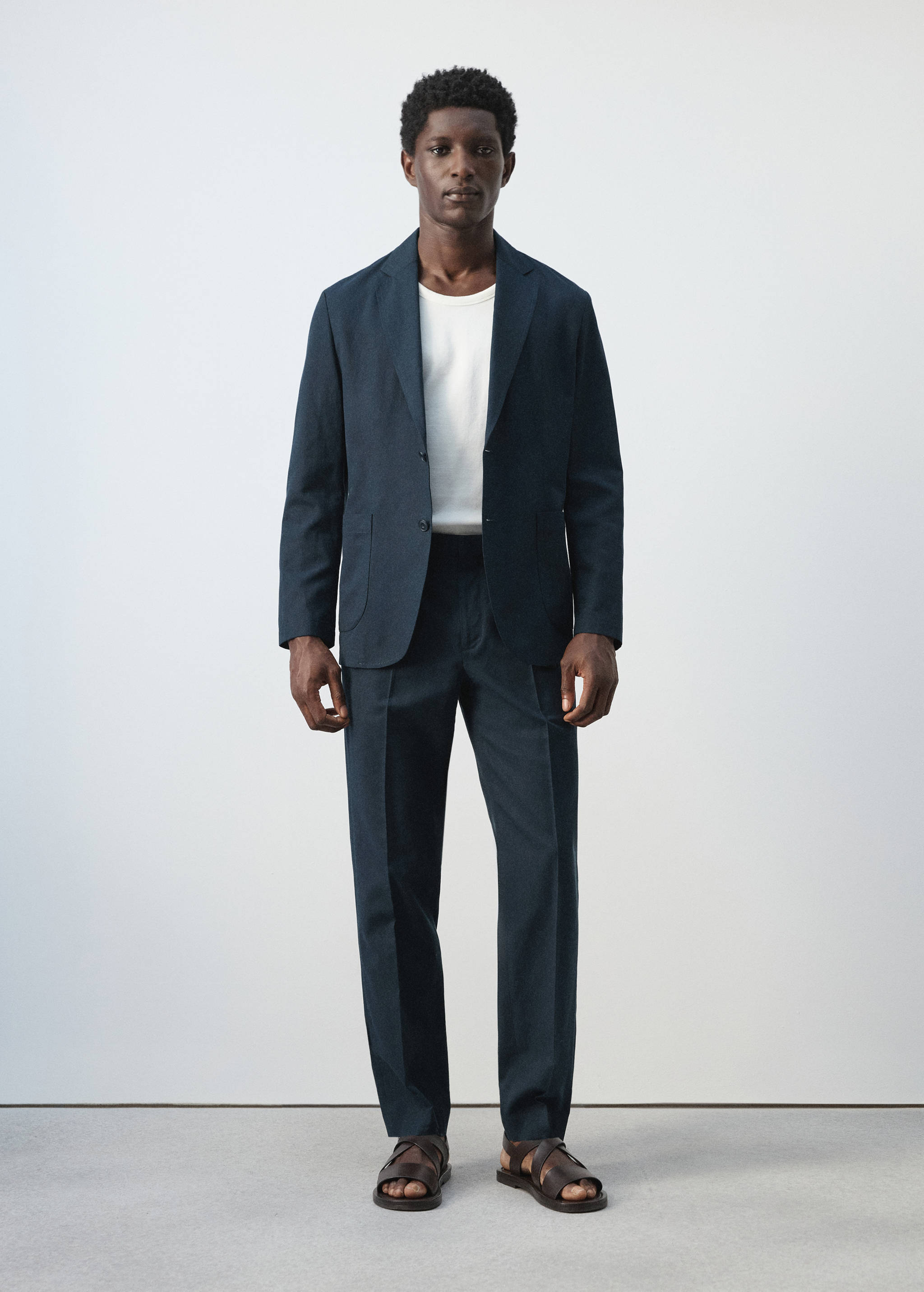 Брюки зауженного кроя из смеси льна и лиоцелла - Общий план