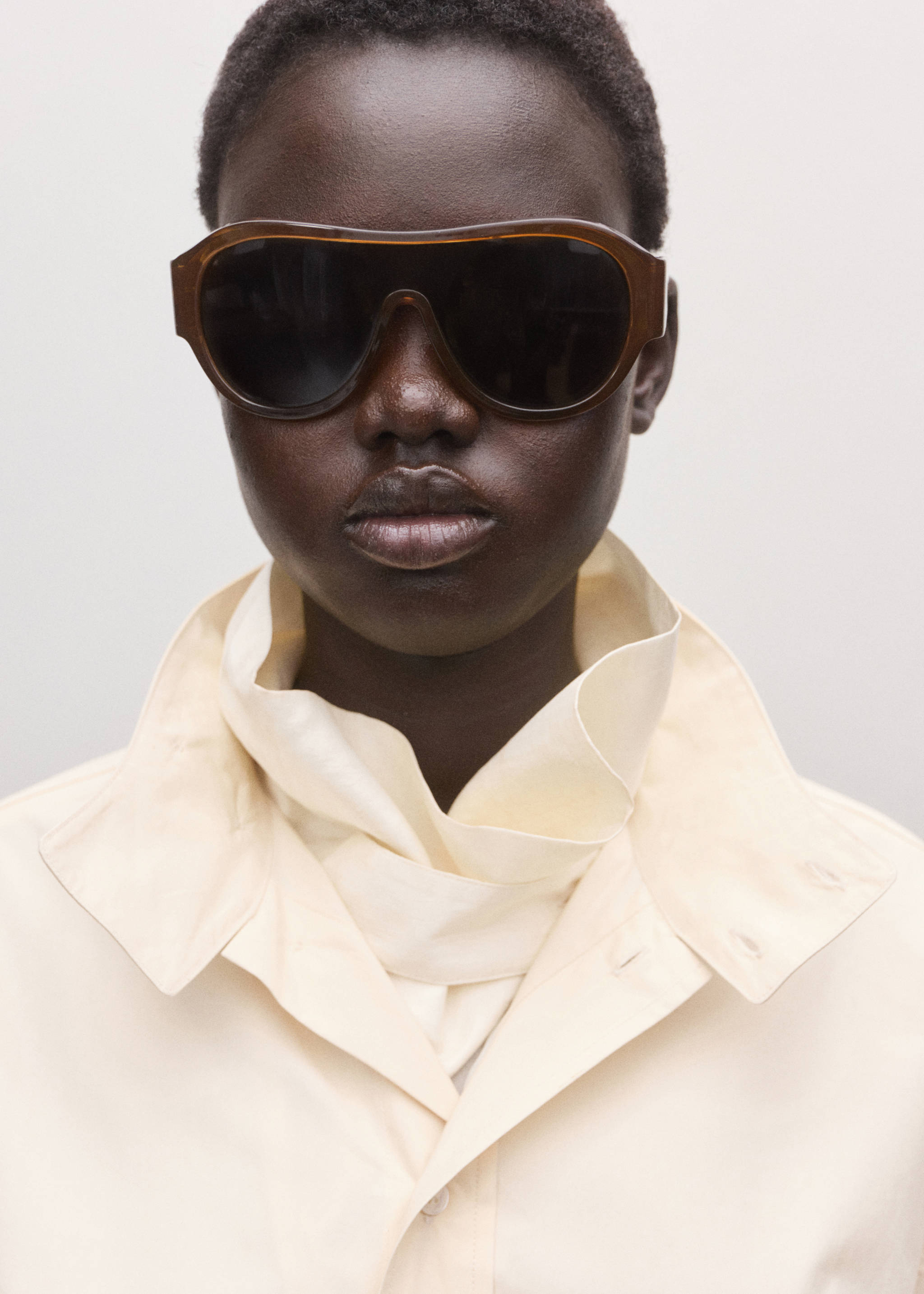 Lunettes de soleil aviateur avec monture en acétate - Plan général, Marron. Ref: 27015952-00.