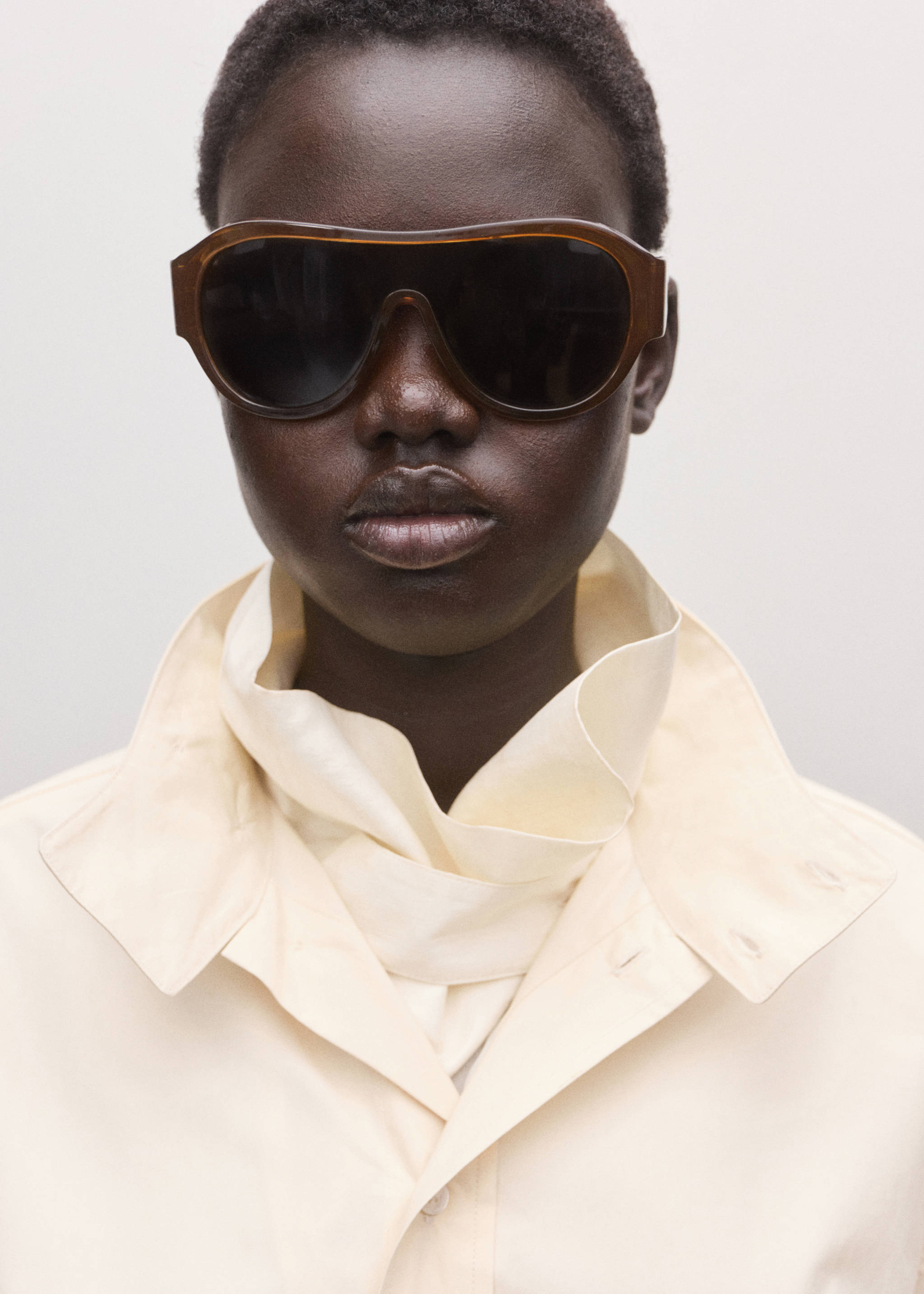 Lunettes de soleil aviateur avec monture en acétate - Plan général