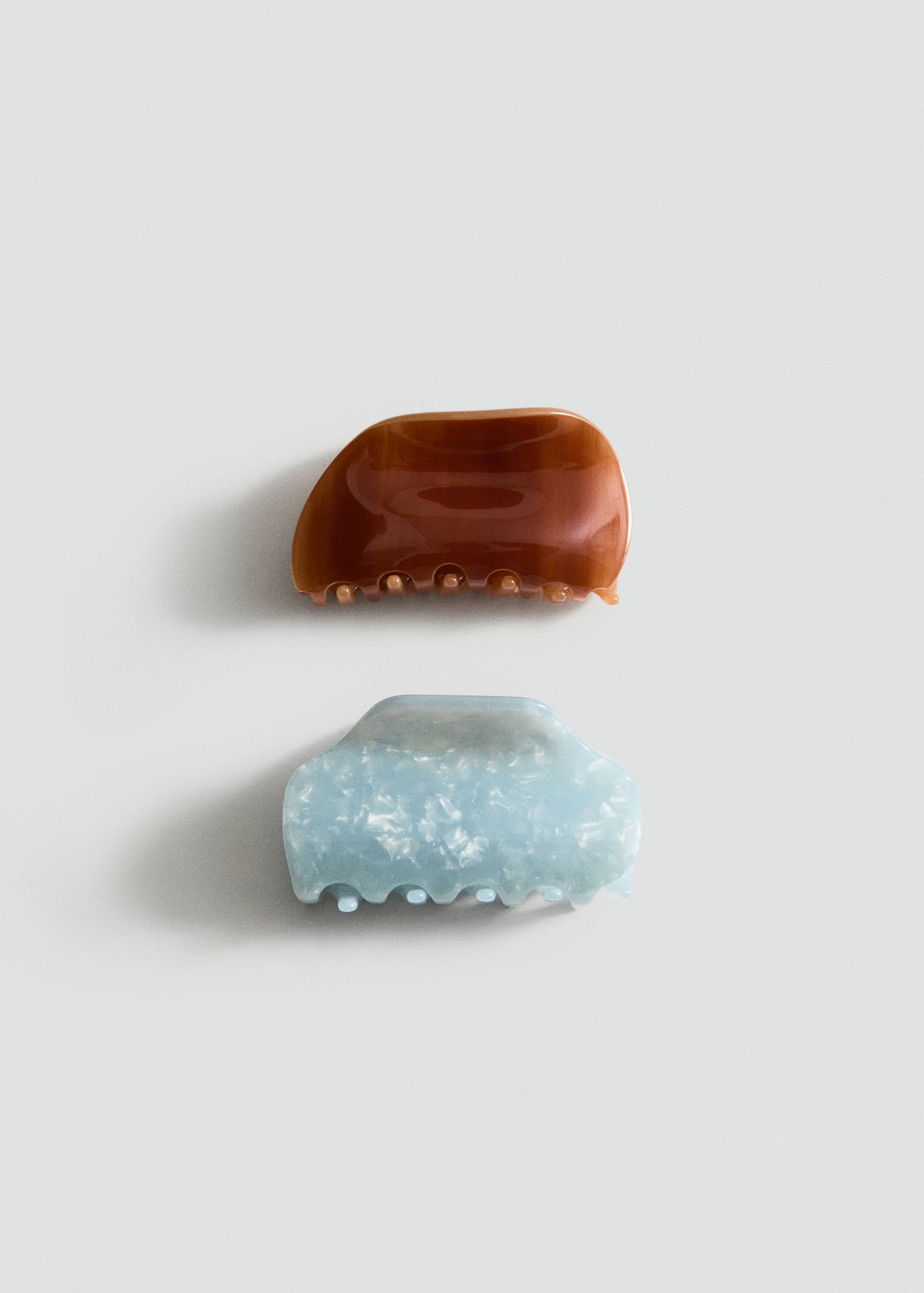 Pearlescent effect hair clips - Article without model