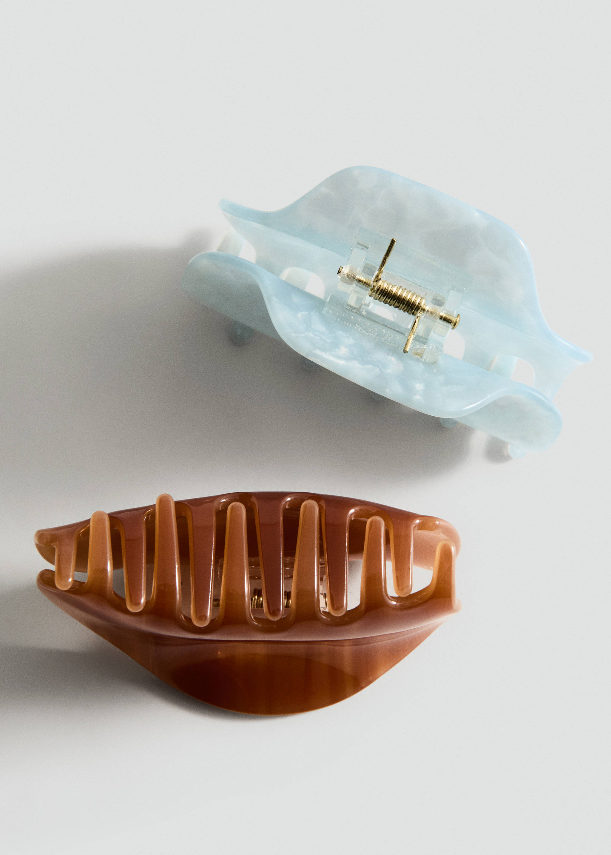 Pearlescent effect hair clips - Details of the article 1