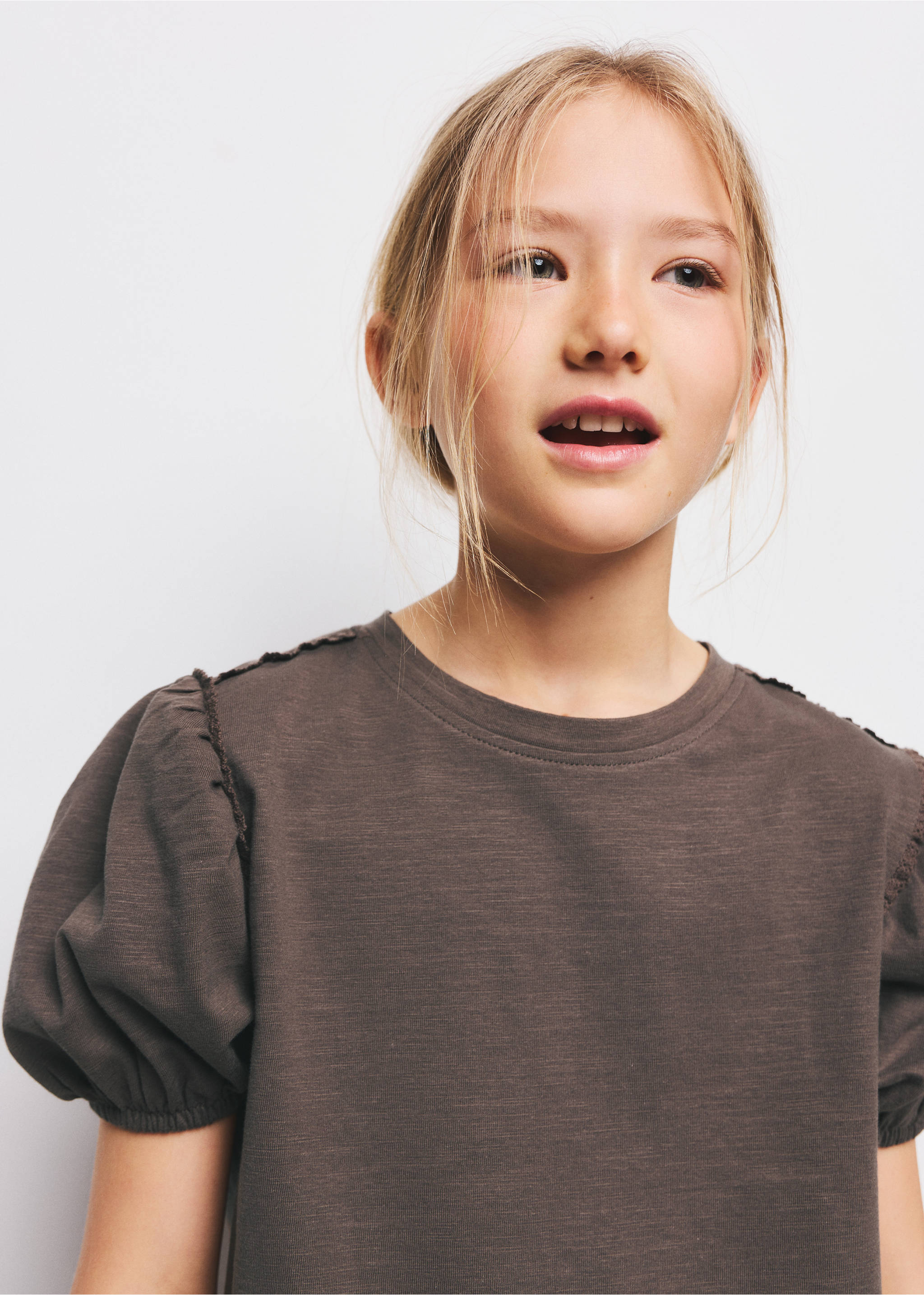 Puff-sleeve short-sleeve T-shirt - Details of the article 1, Brown. Ref: 27015963-00.