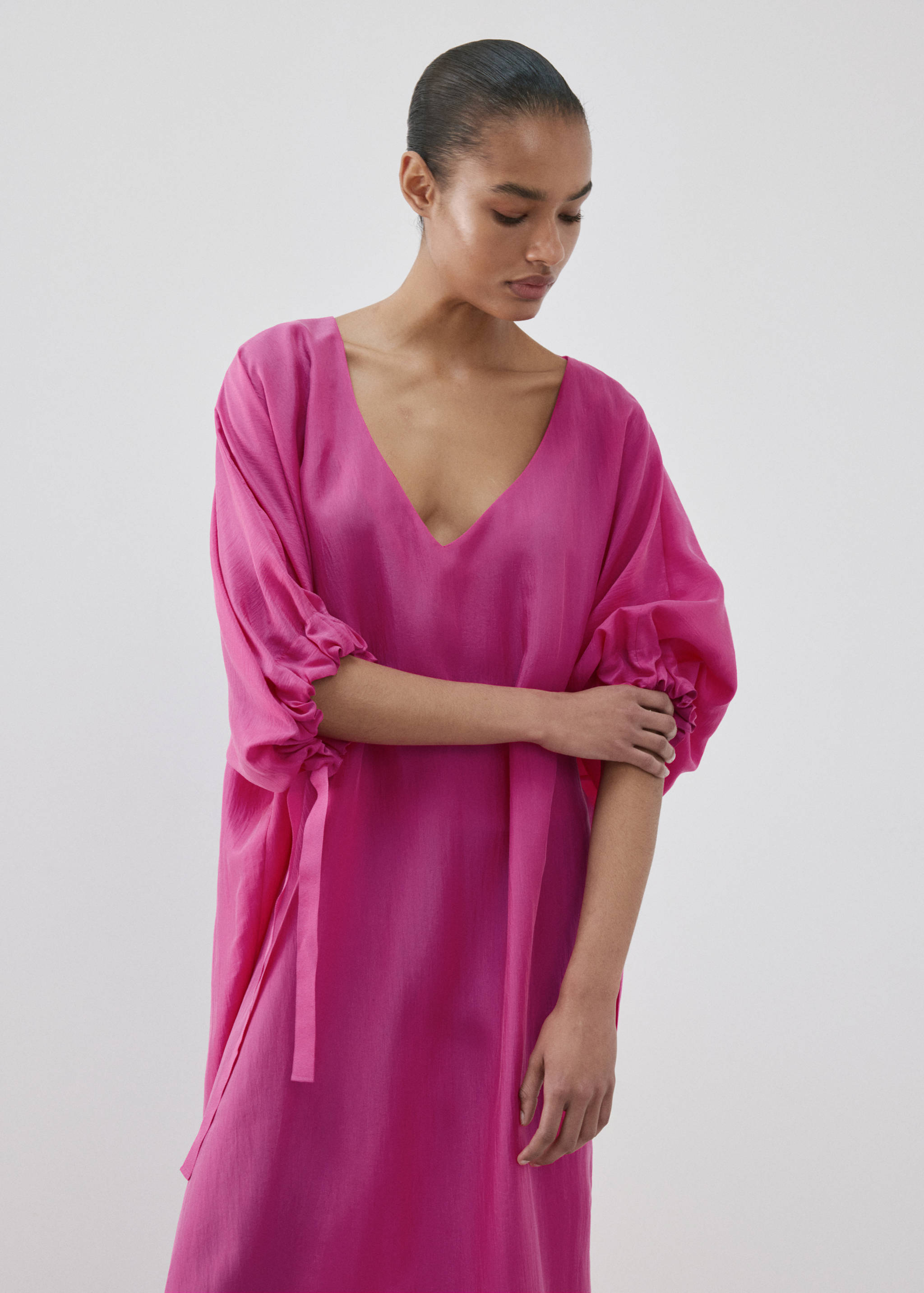 Nuisette en soie manches bouffantes - Plan moyen