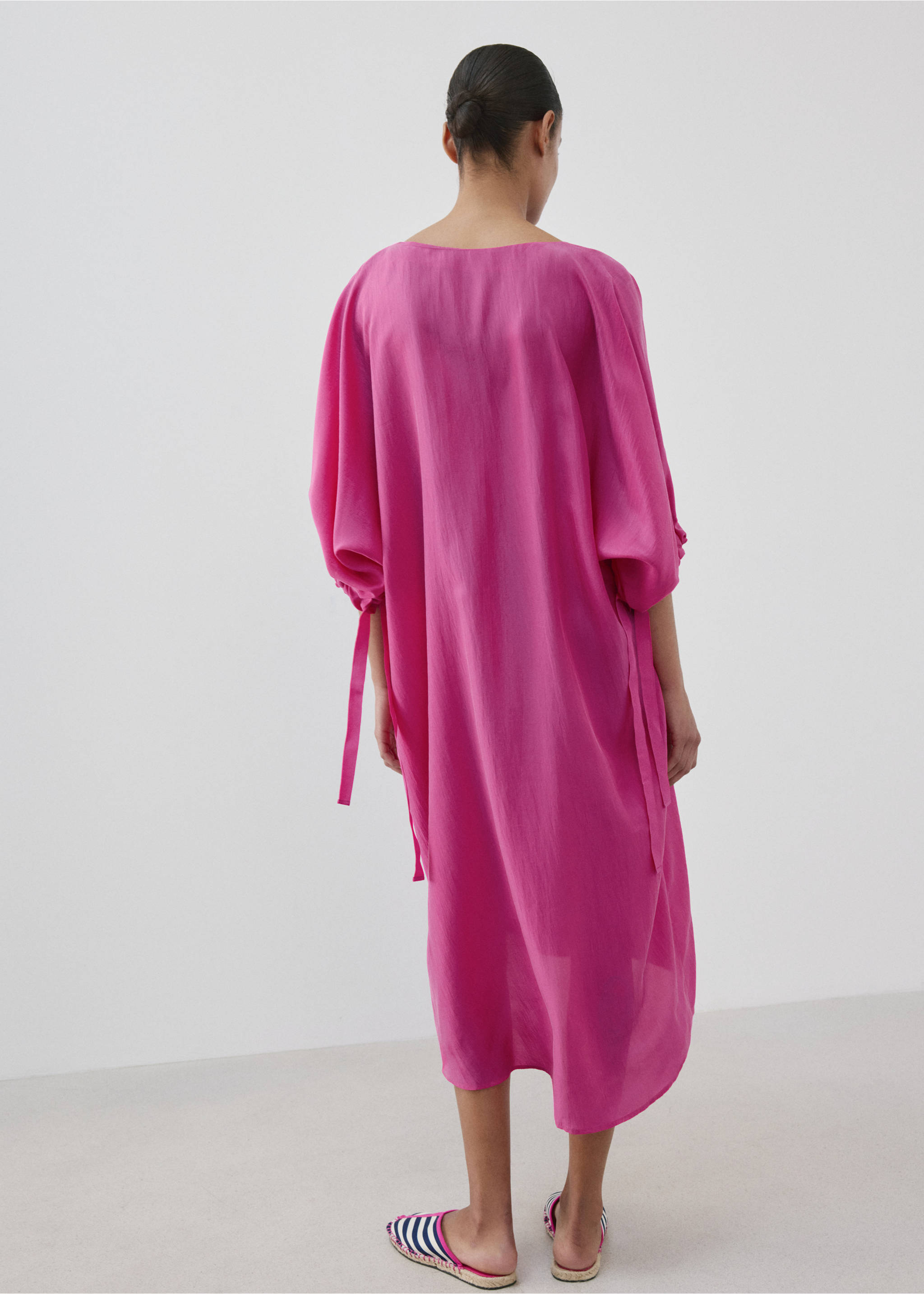 قميص نوم حرير بأكمام منتفخة - الجهة الخلفية للمنتج, أرجواني. Ref: 27015974-00.