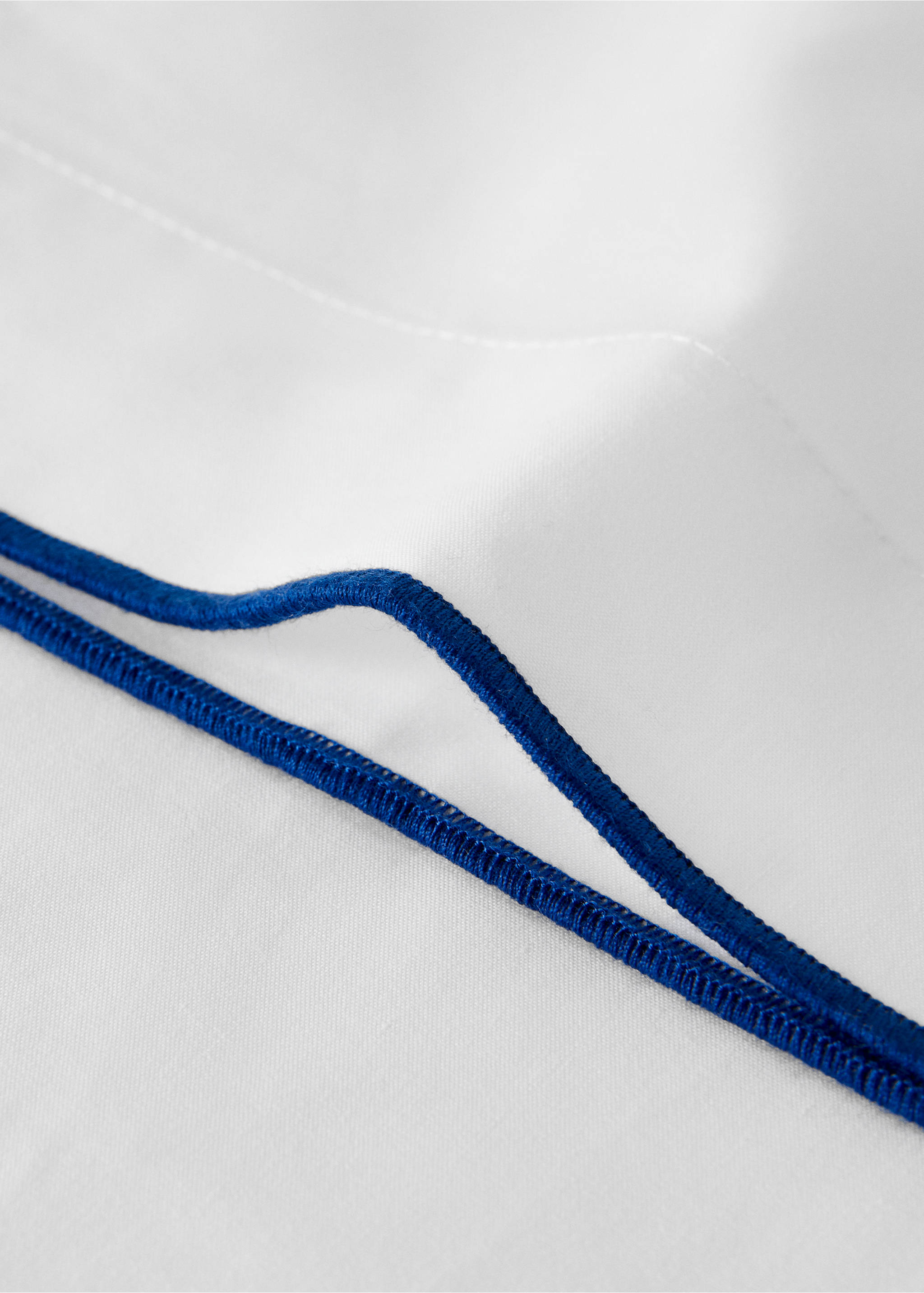 Percale cotton pillowcase 200 thread count contrast overlock 45x110 cm - Details of the article 1, Ink Blue. Ref: 27015980-00.