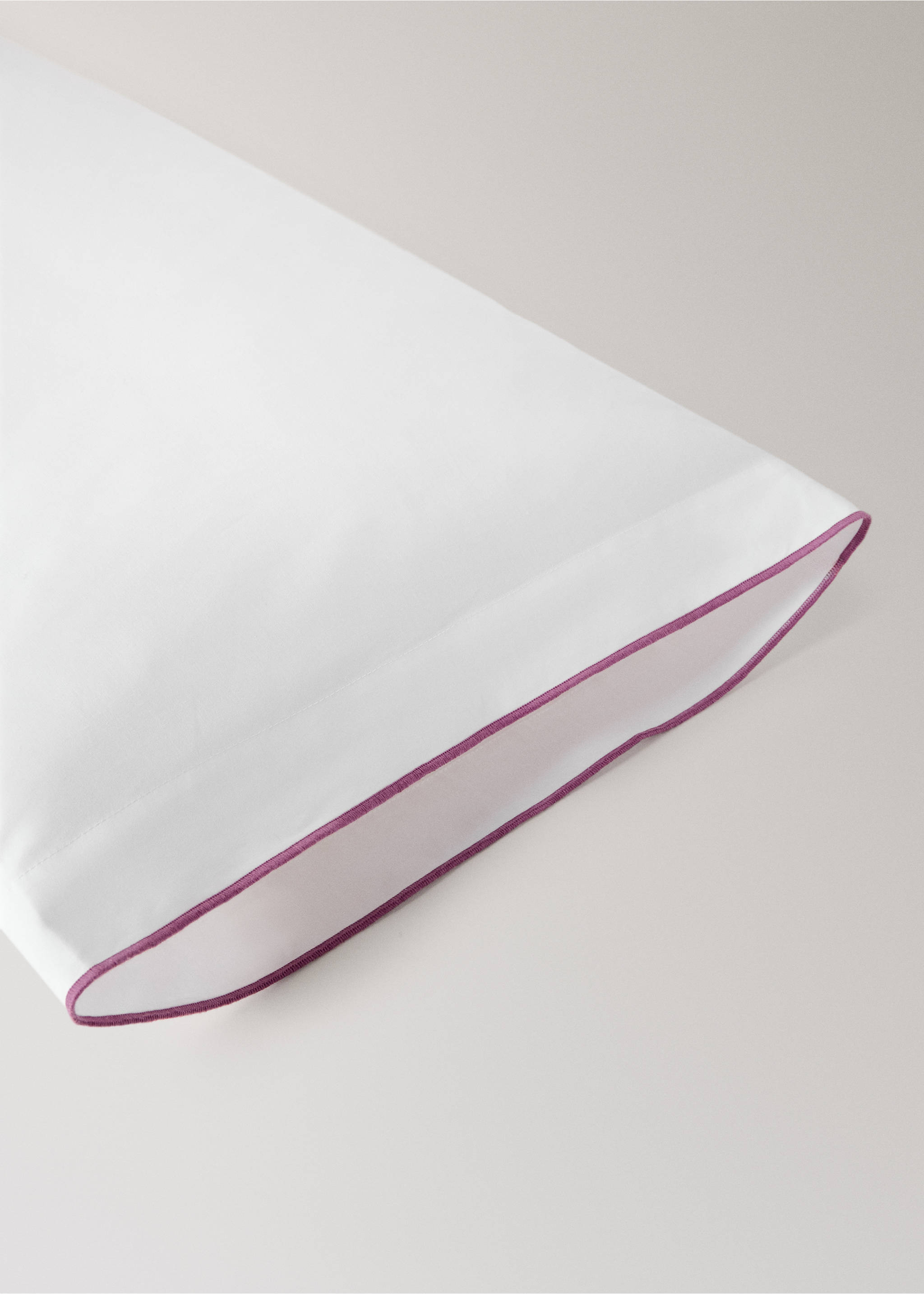Percale cotton pillowcase 200 thread count contrast overlock 45x110 cm - Details of the article 2, Medium Pink. Ref: 27015980-00.