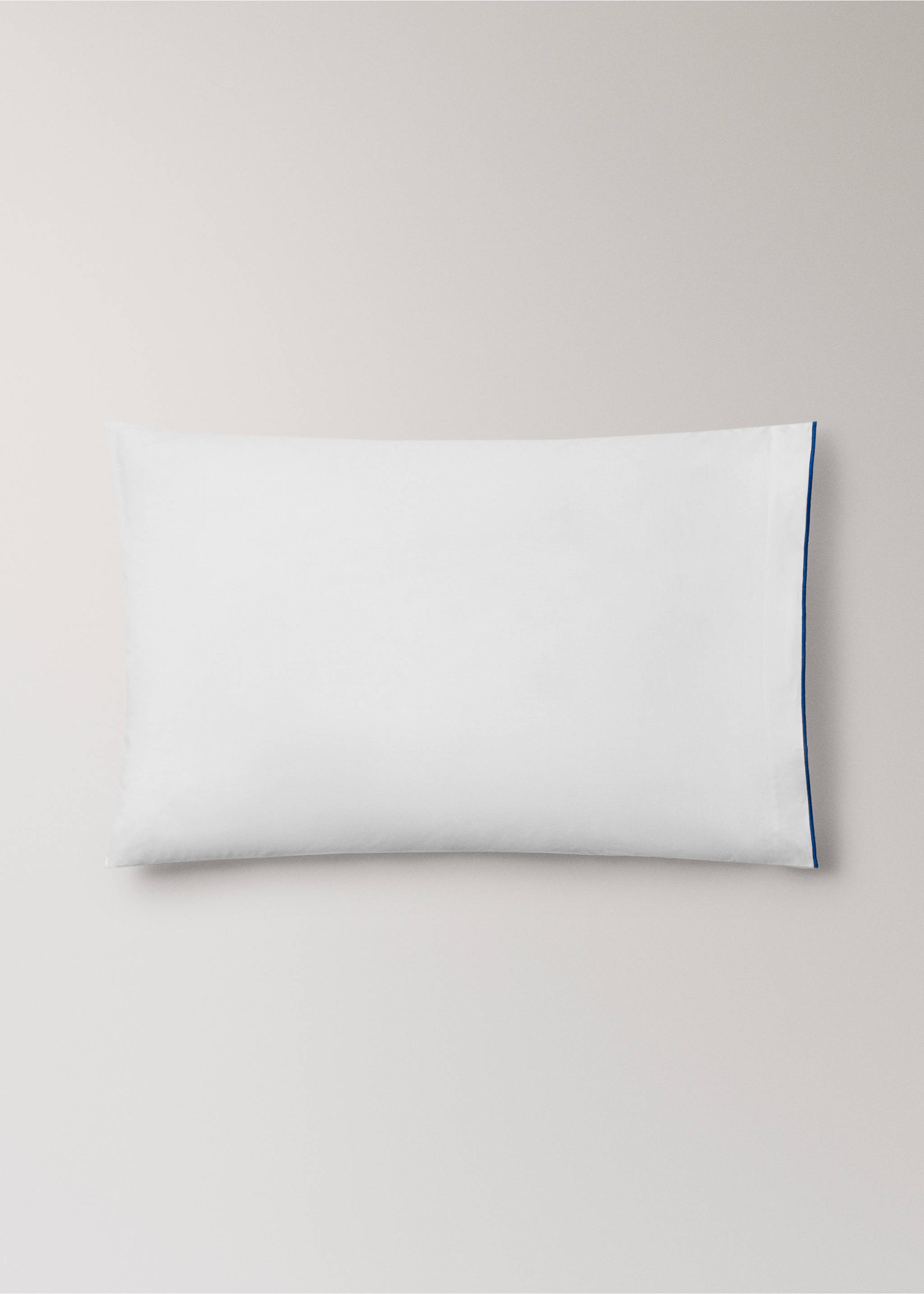 Two 200-thread count percale cotton pillowcases with contrasting overlock 50x75 cm - Article without model, Ink Blue. Ref: 27015981-00.
