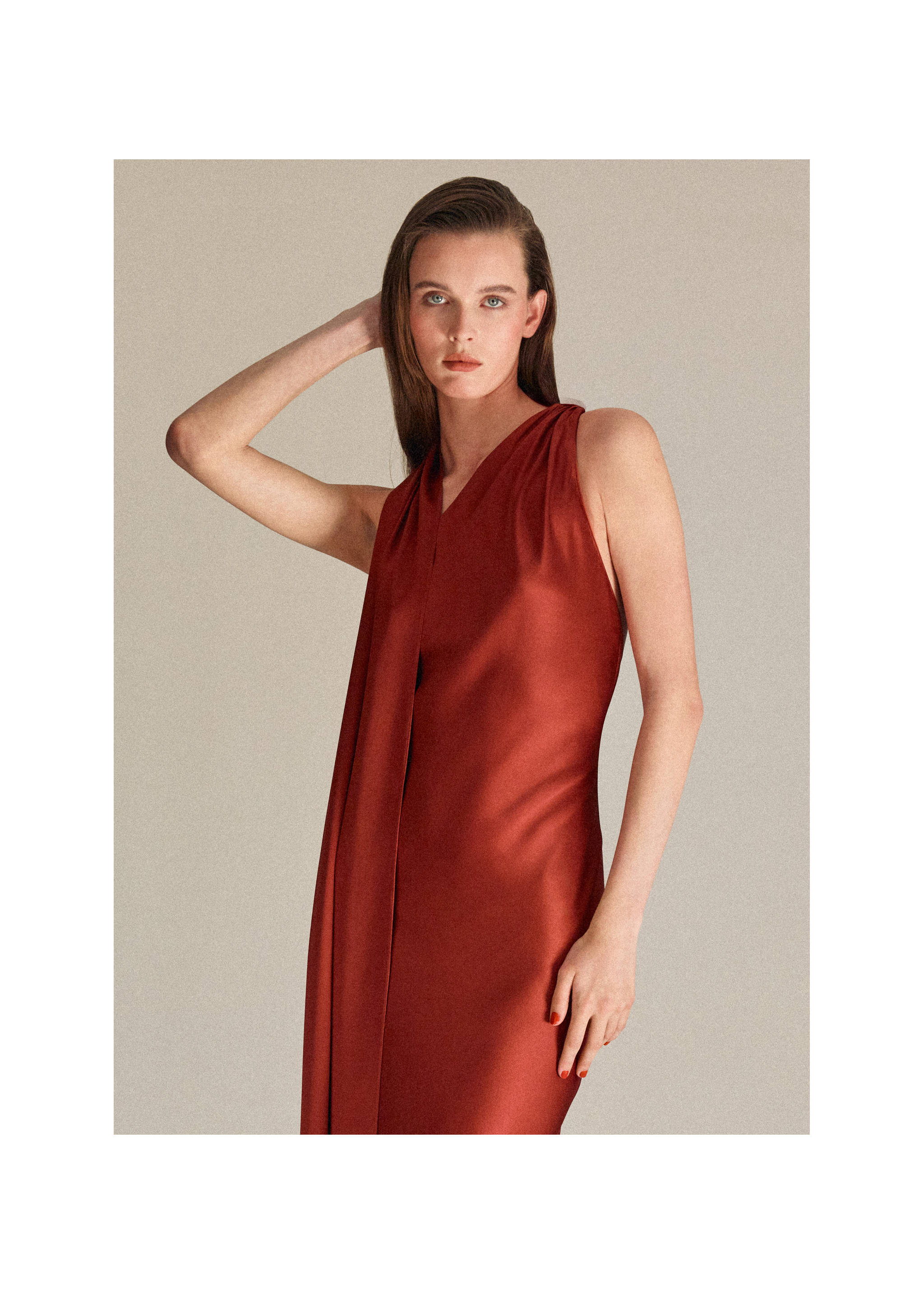 Asymmetrische jurk met gestrikte hals - Middenvlak, Oranjebruin. Ref: 27016002-00.