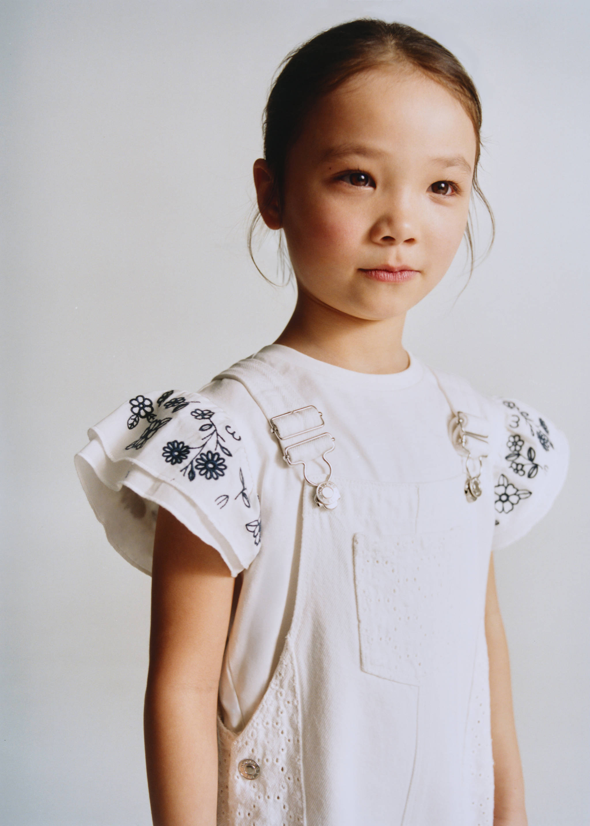 Ruffle top with embroidered details - Details of the article 5