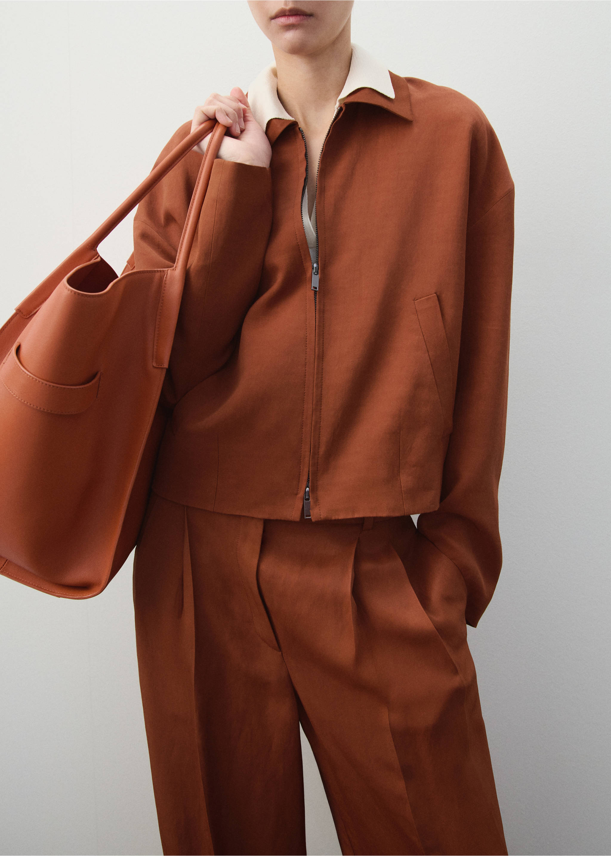 Брюки из смесового льна с защипами - Средний план, Красно-коричневый. Ref: 27016352-00.