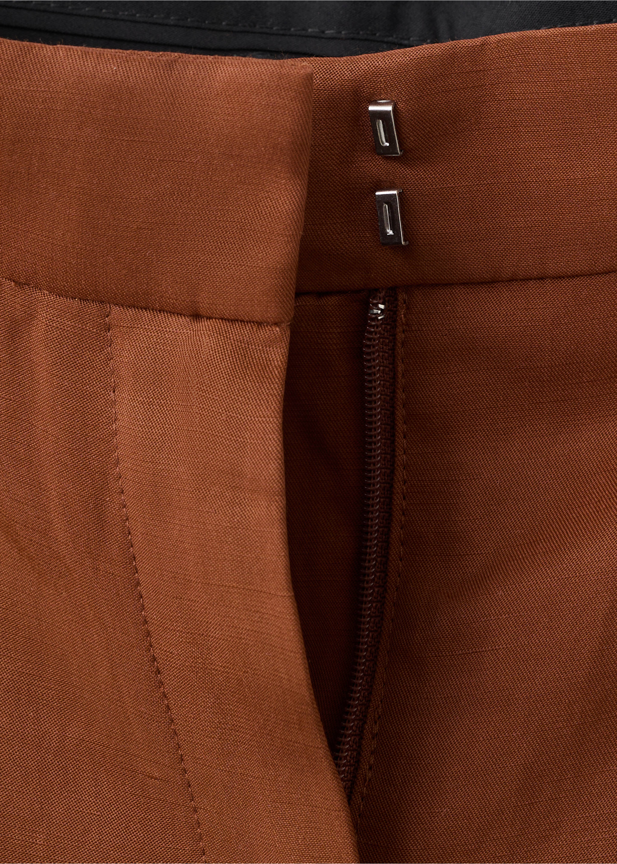 Linen-blend pleated trousers - Details of the article 8, Russet. Ref: 27016352-00.