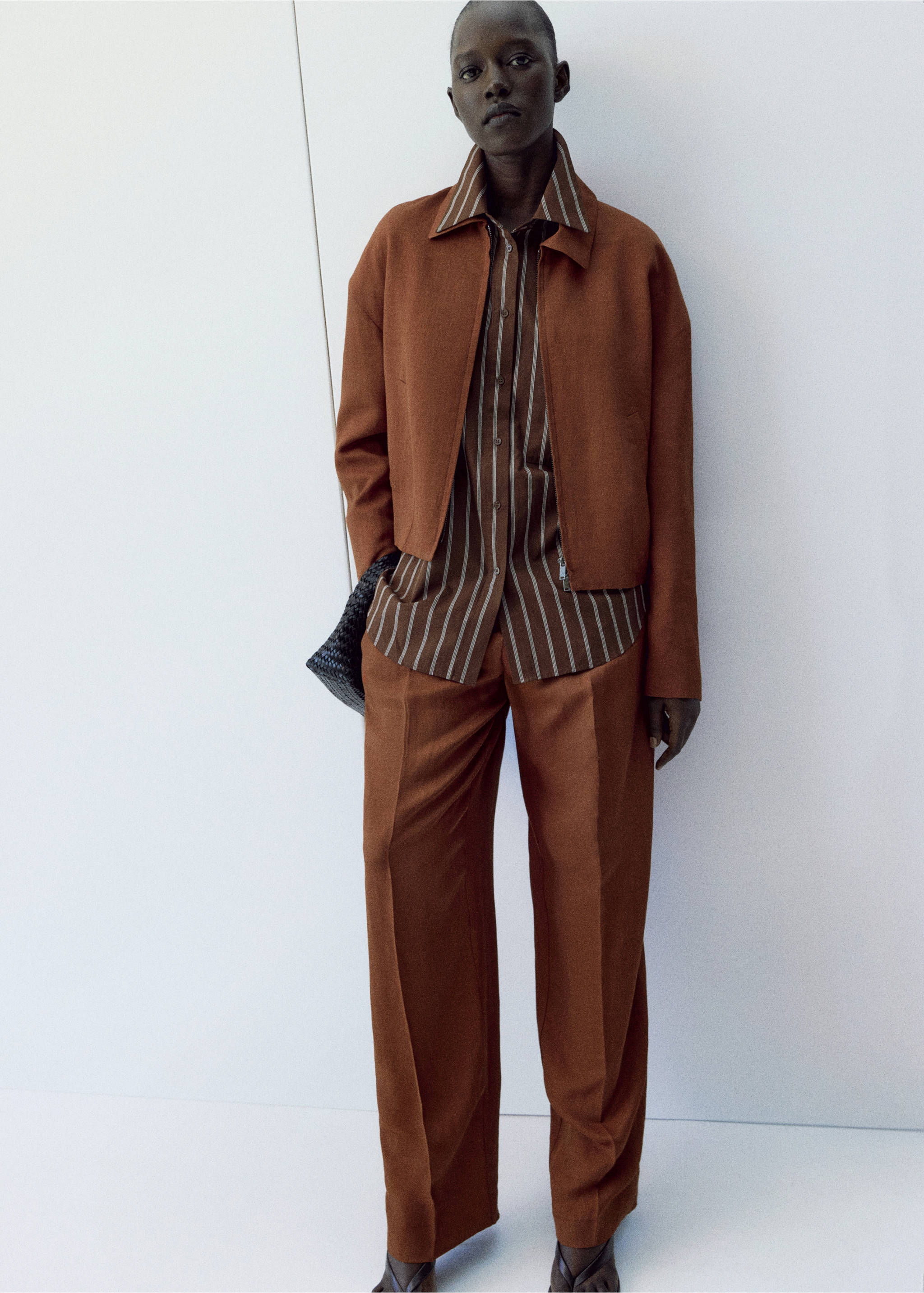 بنطال بكسرات من مزيج الكتان - رؤية عامة, خمري. Ref: 27016352-01.