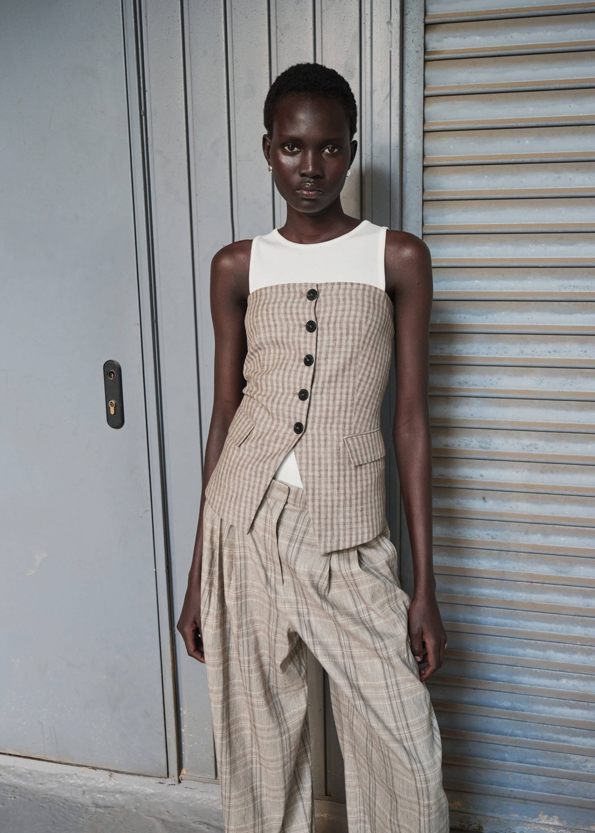 Top palabra de honor botones - Plano medio