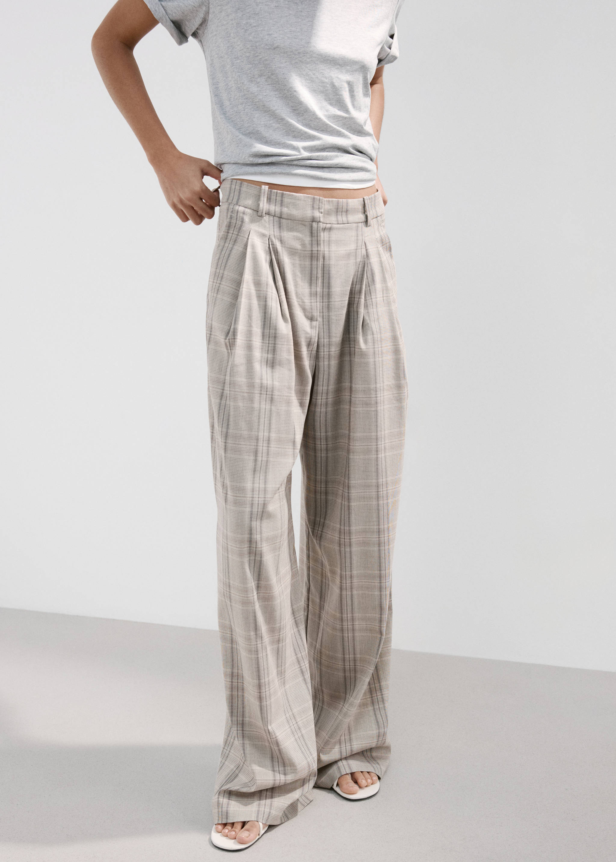 Spodnie w kratę z zaszewkami - Szczegóły artykułu 4