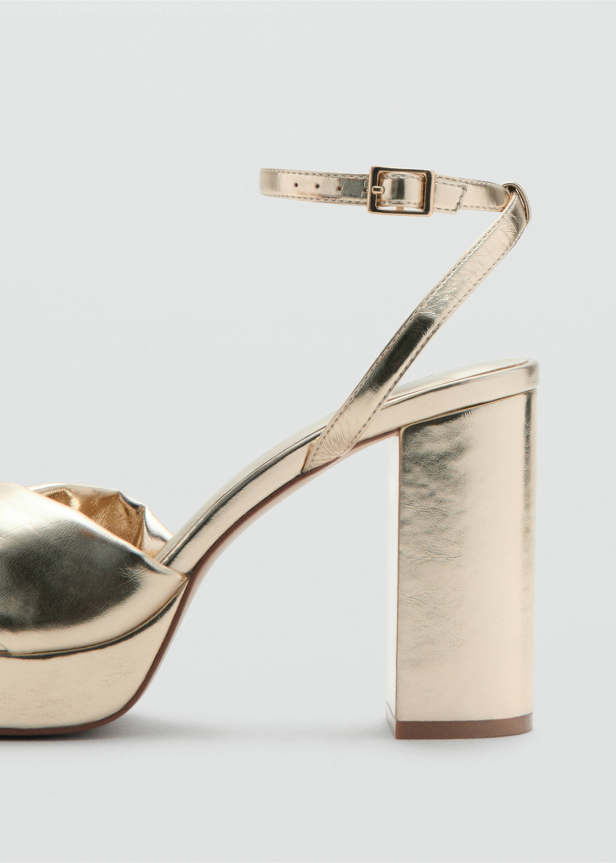 Sandàlies metal·litzades nus - Detall de l'article 2, Daurat. Ref: 27016716-00.