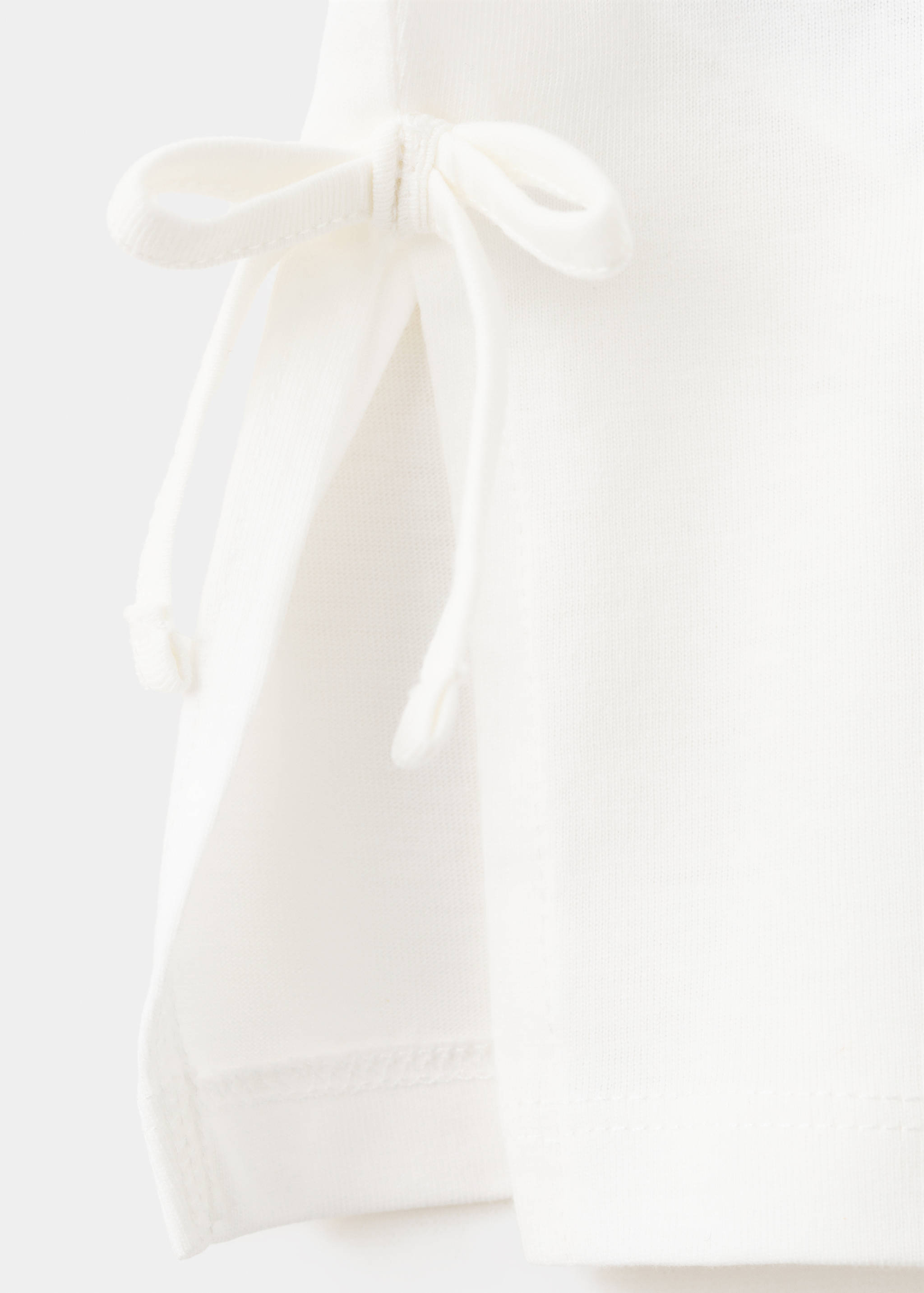 Printed T-shirt with tie details - Details of the article 0