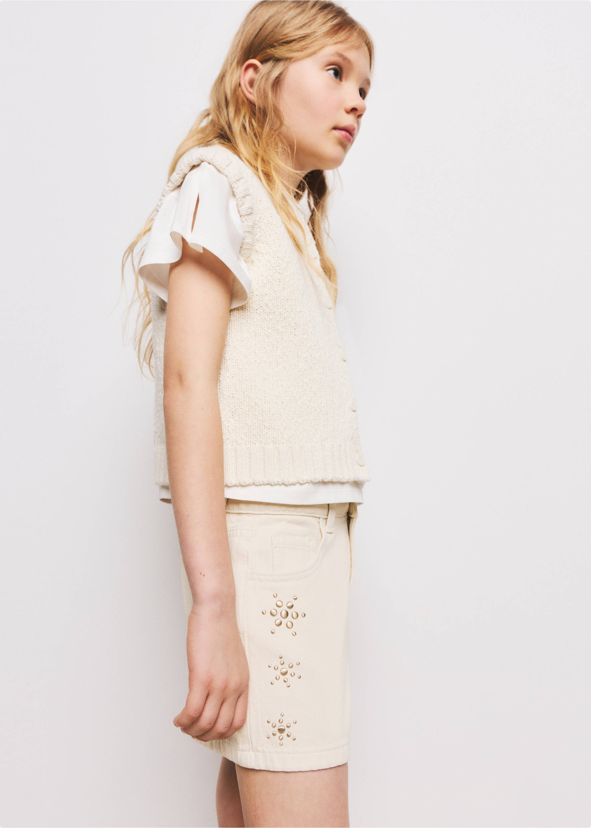 Studded denim shorts - Details of the article 1, Sand. Ref: 27016742-00.