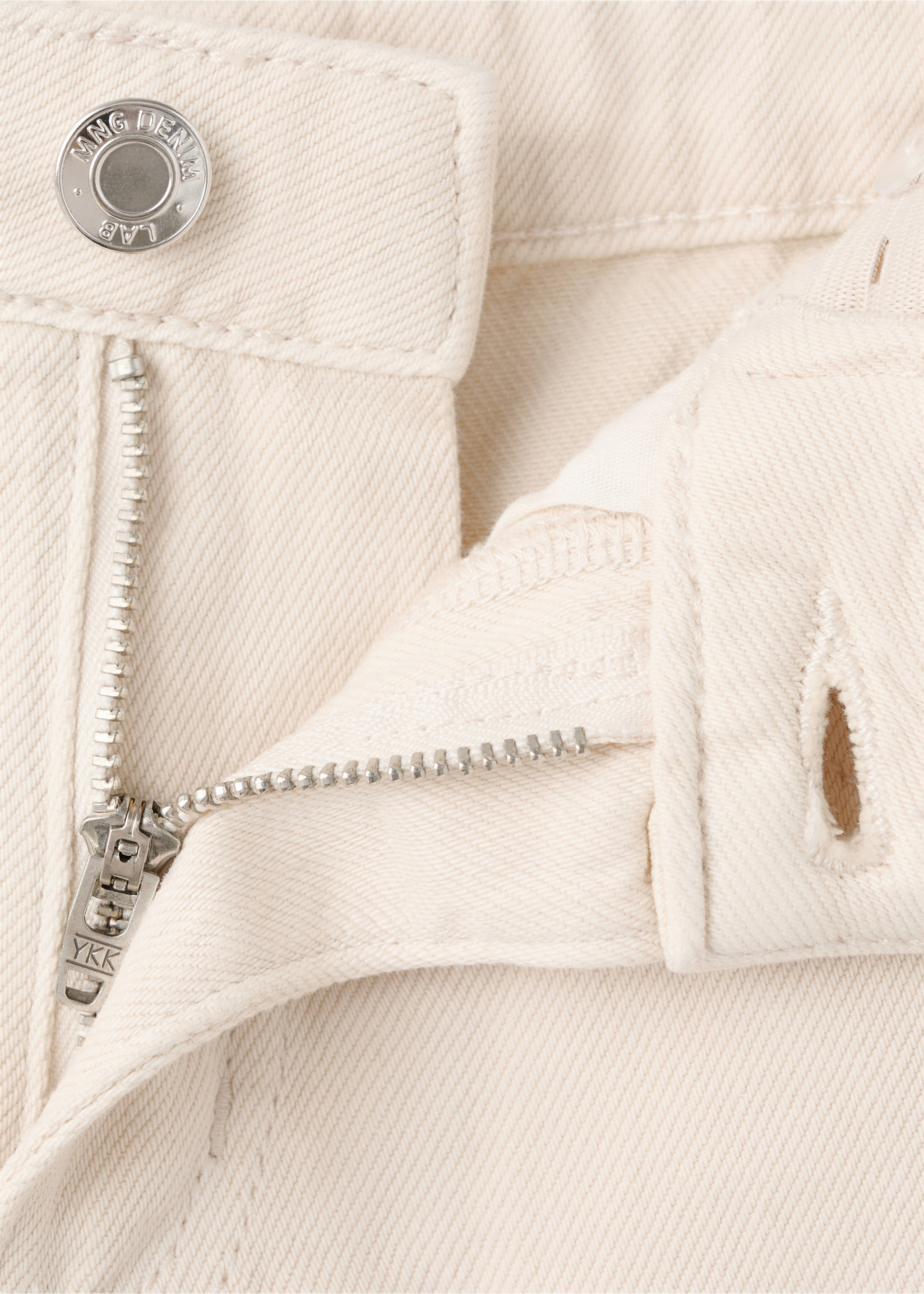 Short en jean à clous - Détail de l'article 8, Sable. Ref: 27016742-00.