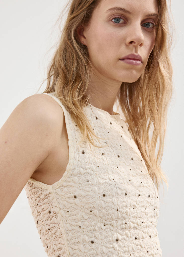 Fitted studded top — Ecru